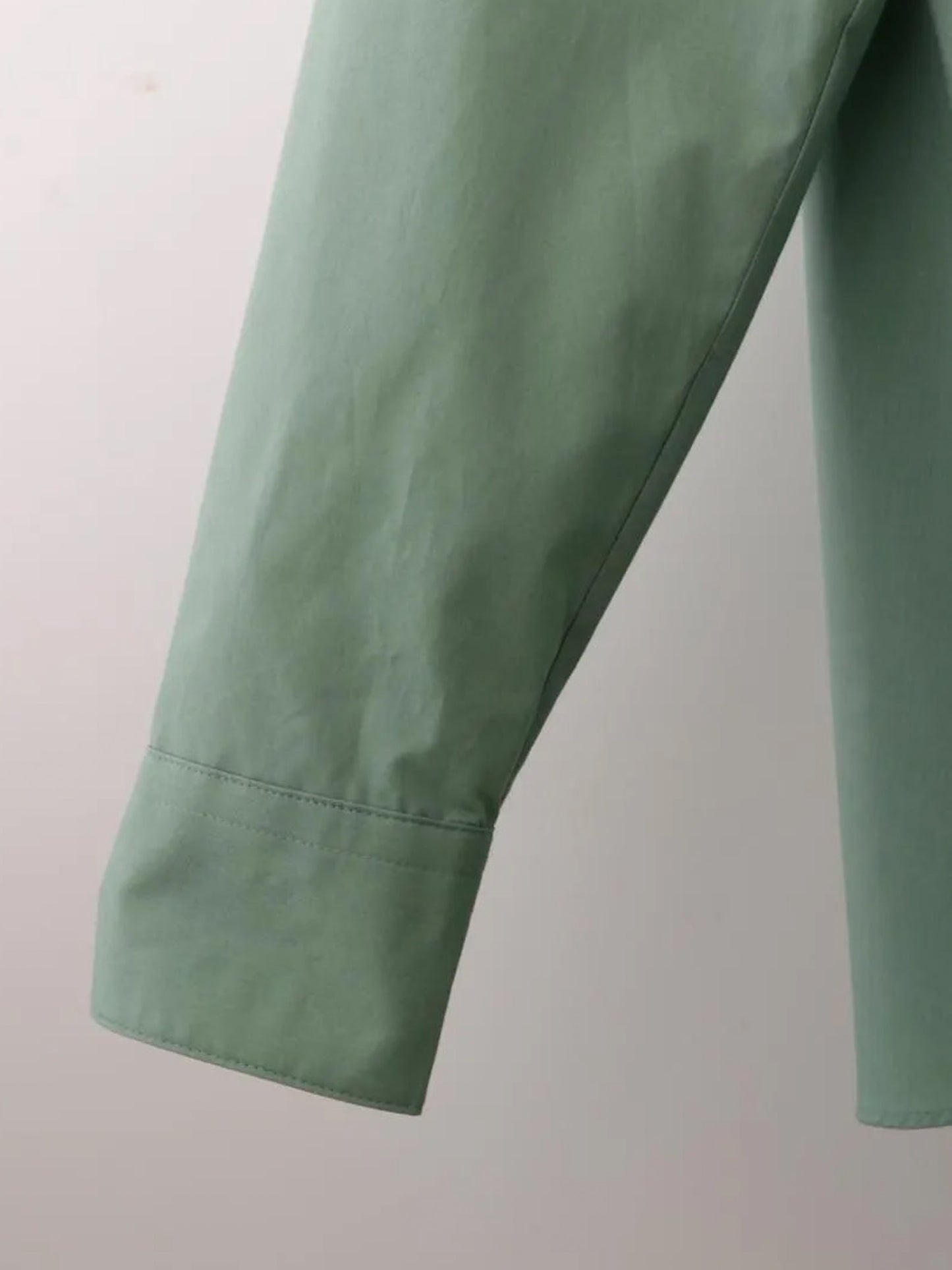 A line band collar shirt