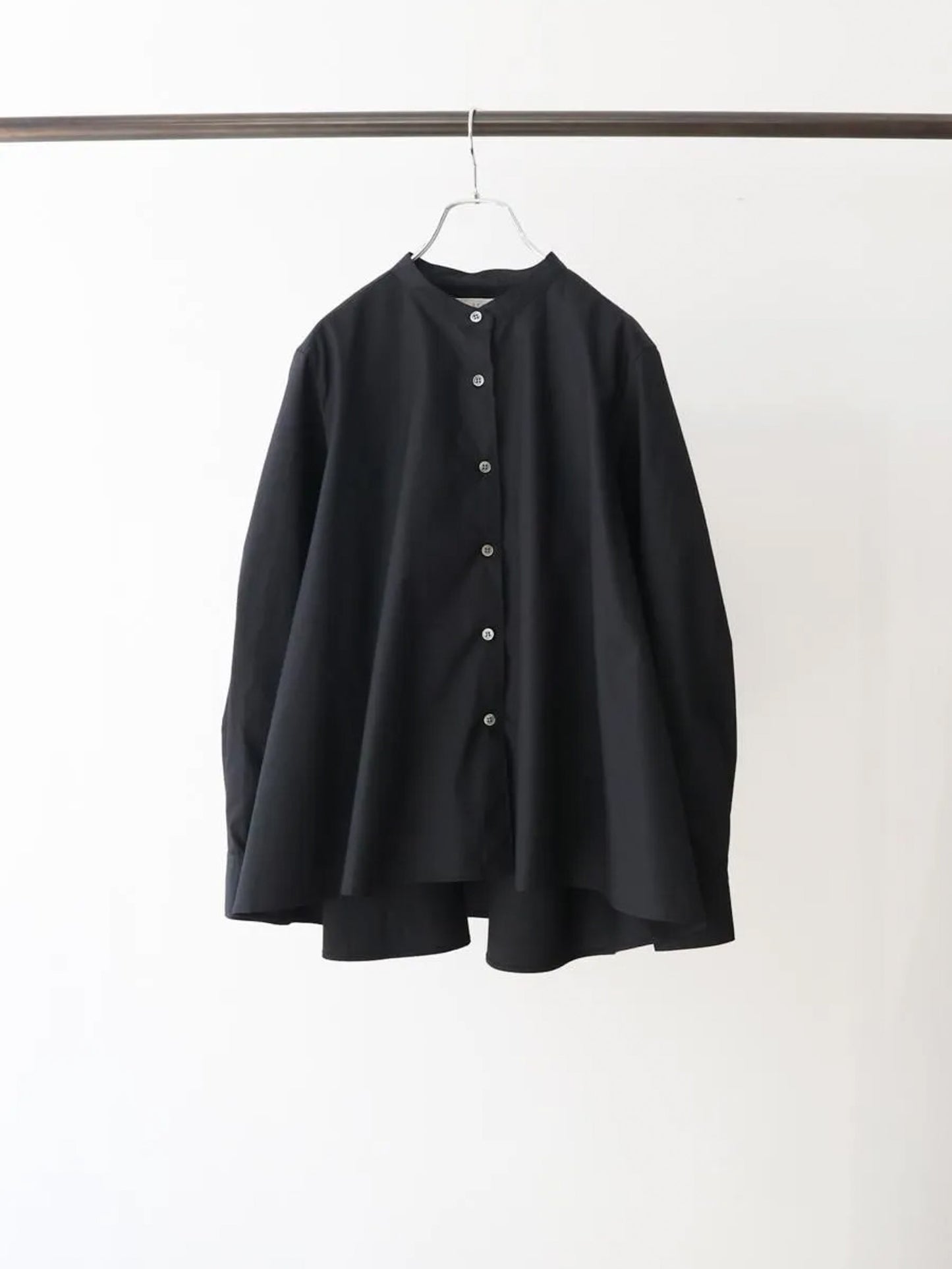 A line band collar shirt