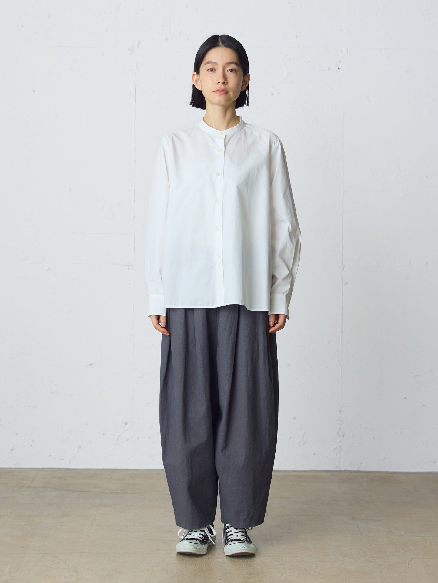 A line band collar shirt