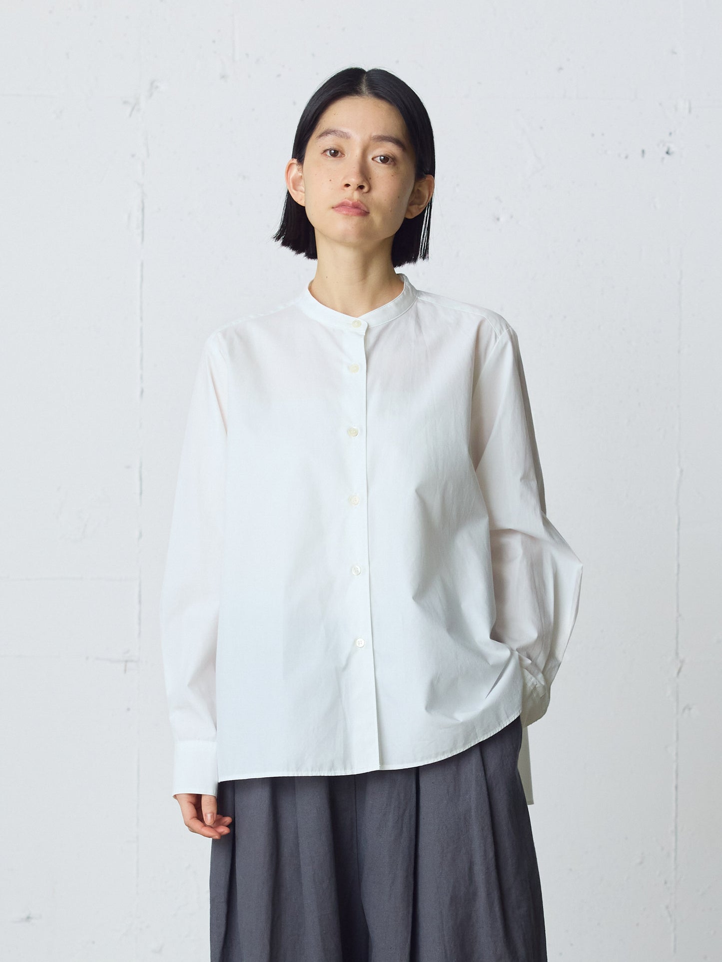 A line band collar shirt