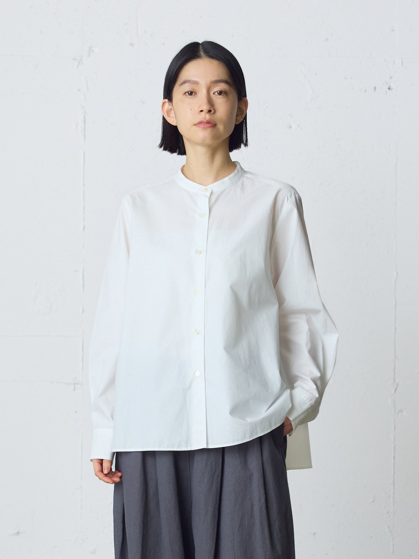 A line band collar shirt