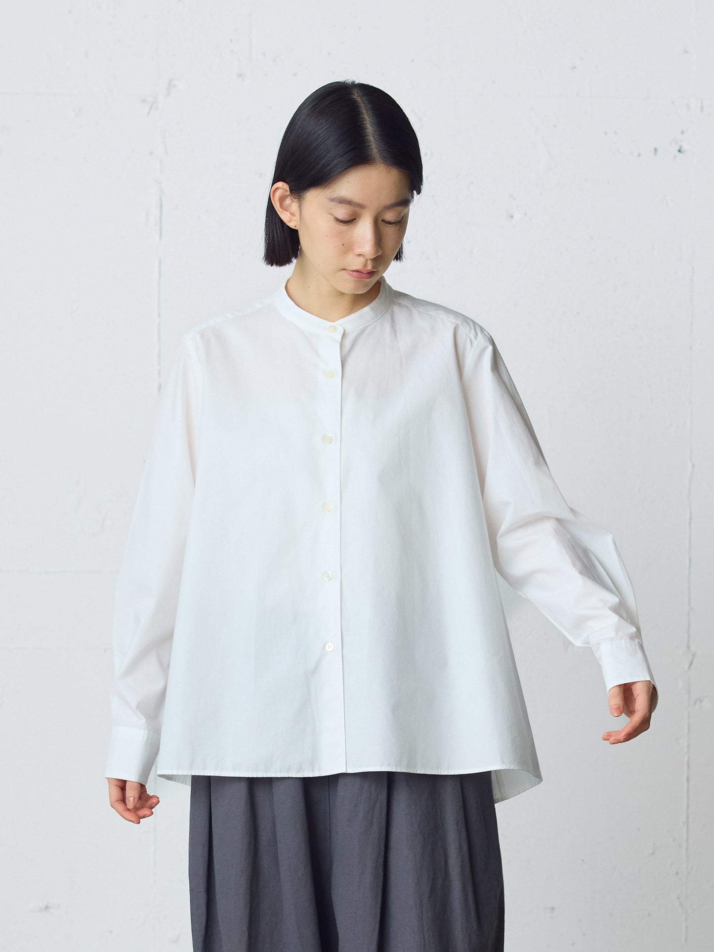A line band collar shirt