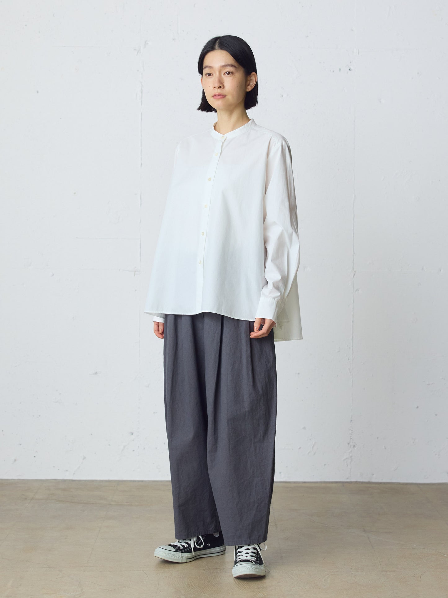 A line band collar shirt