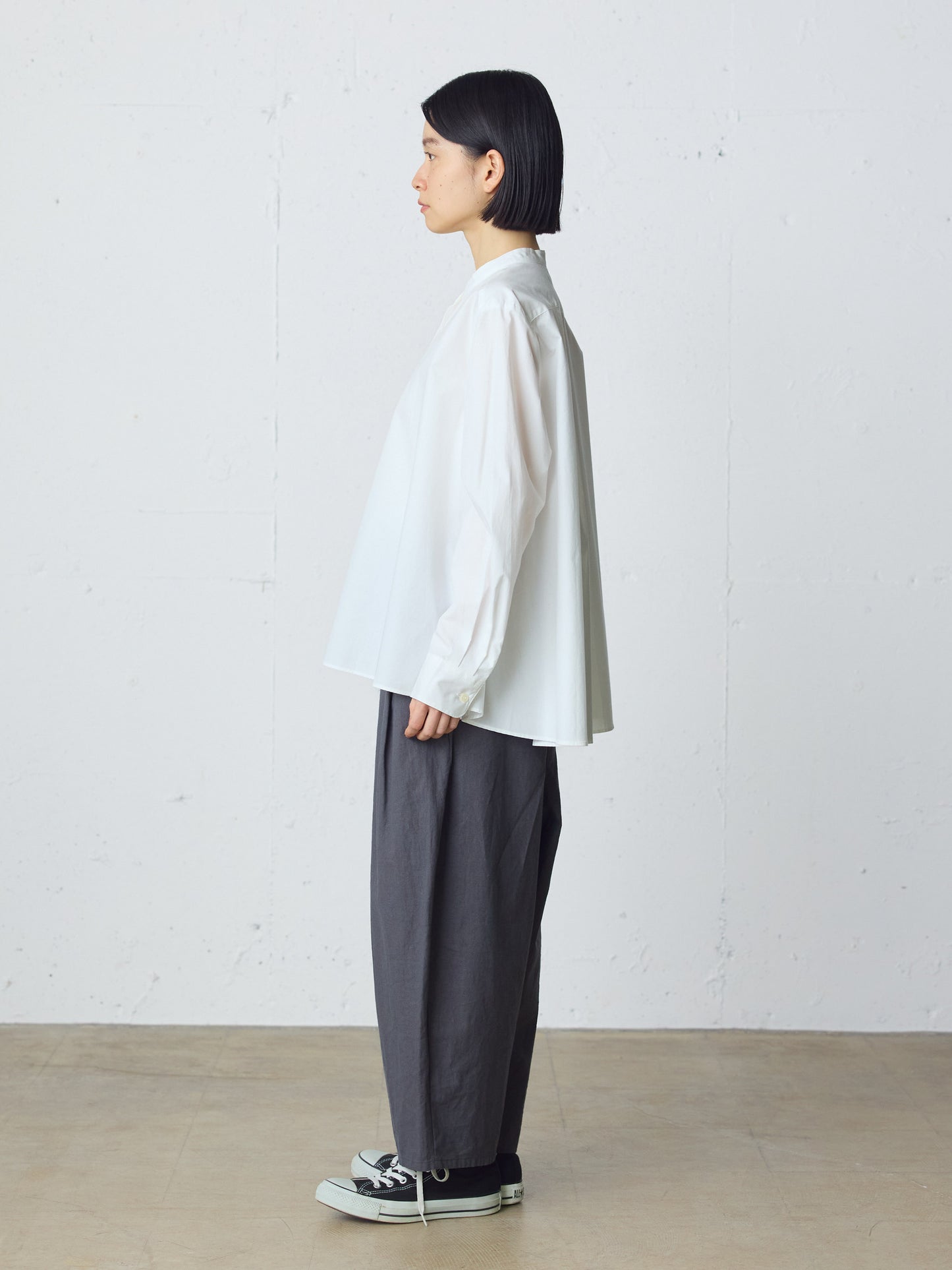A line band collar shirt