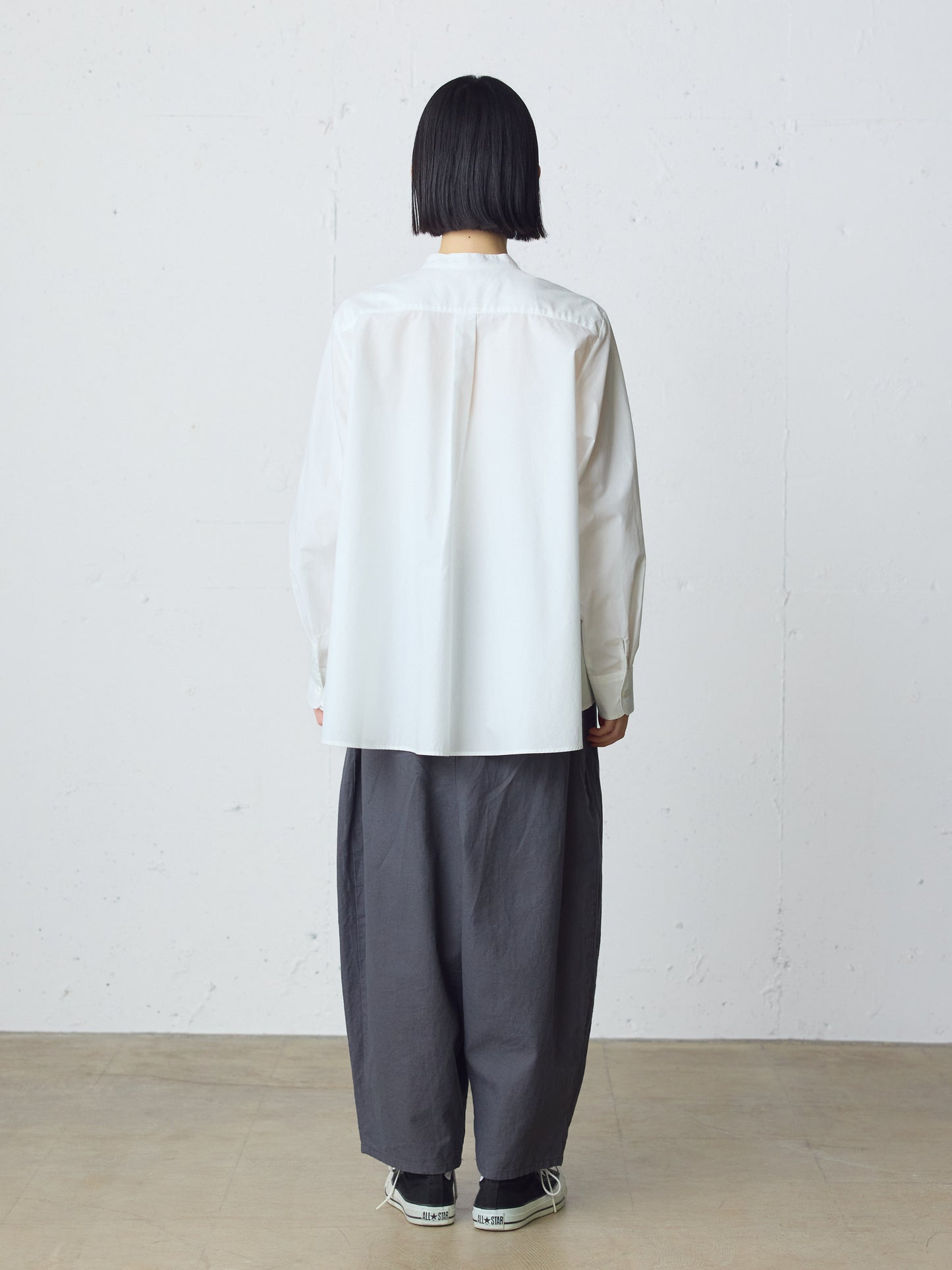 A line band collar shirt