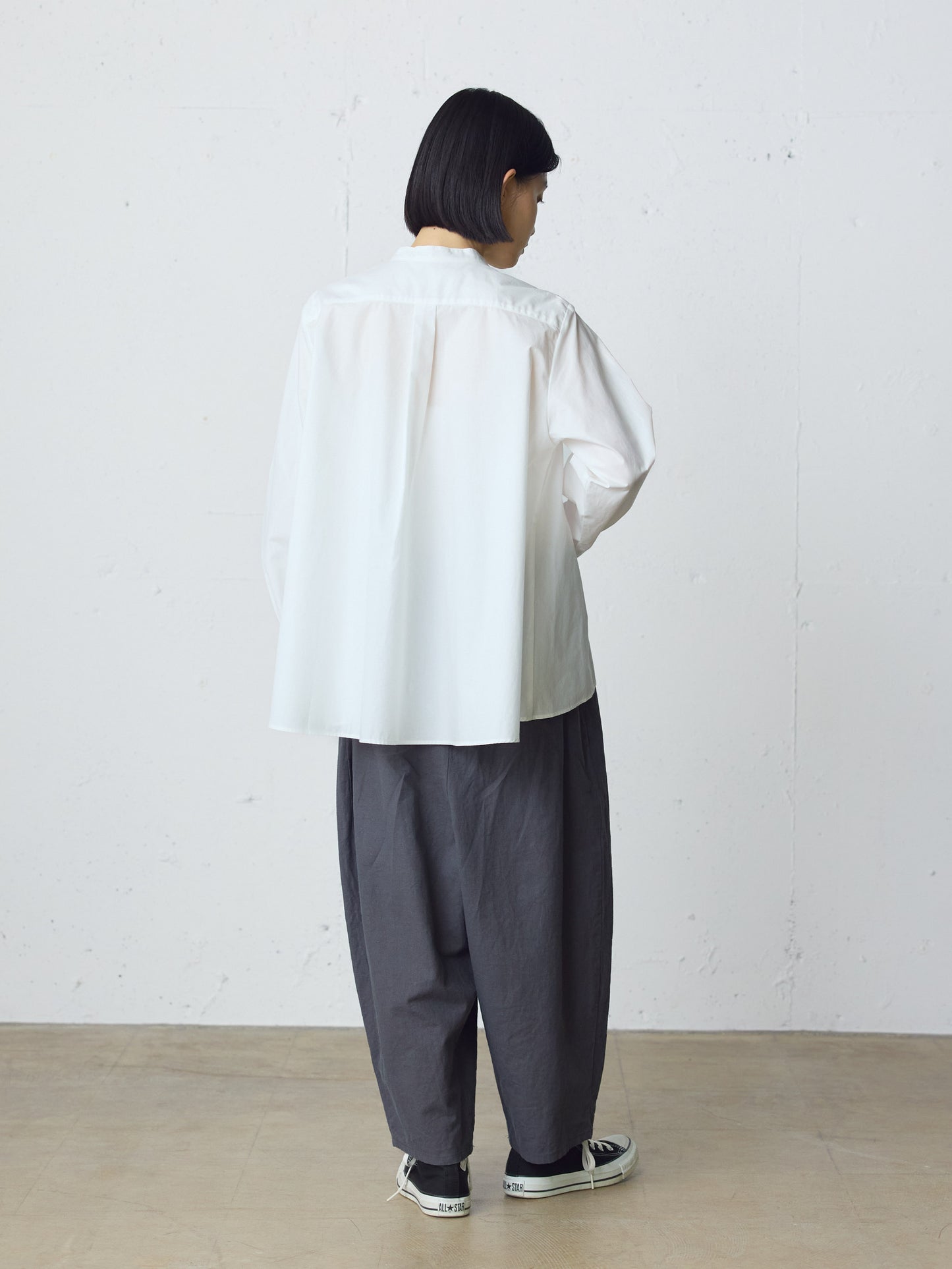 A line band collar shirt