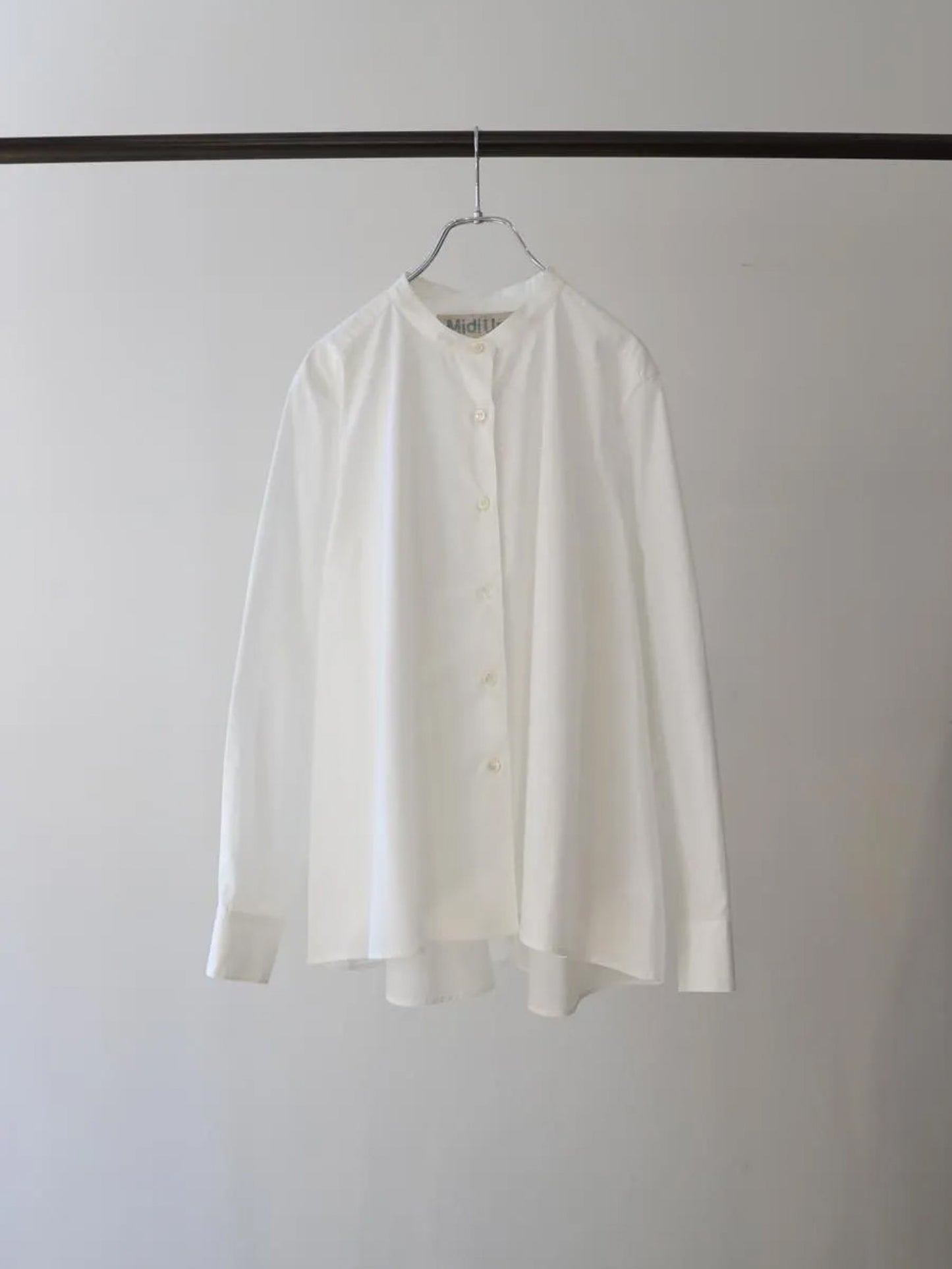 A line band collar shirt