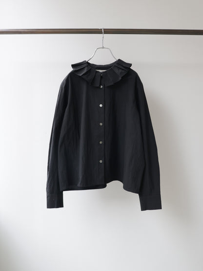 tuck collar shirt