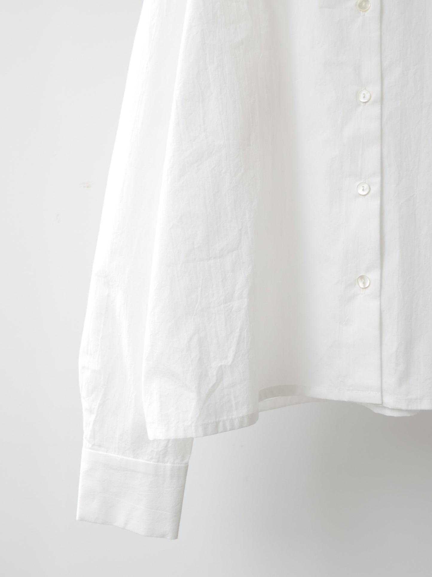 tuck collar shirt