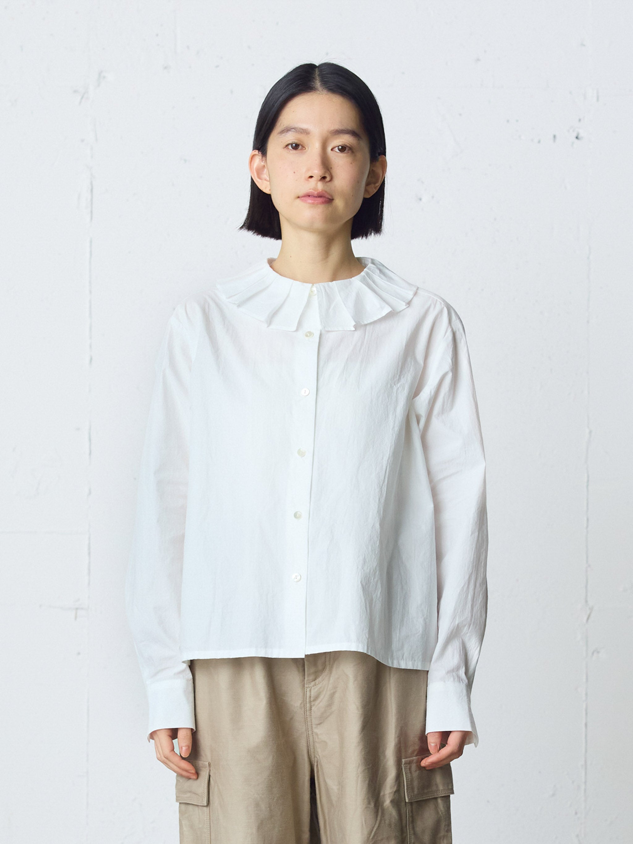 tuck collar shirt