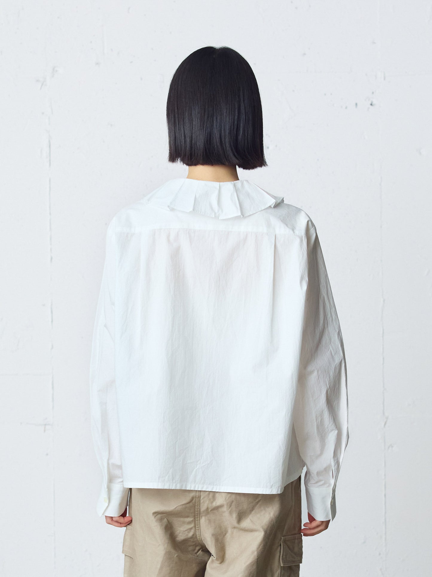 tuck collar shirt