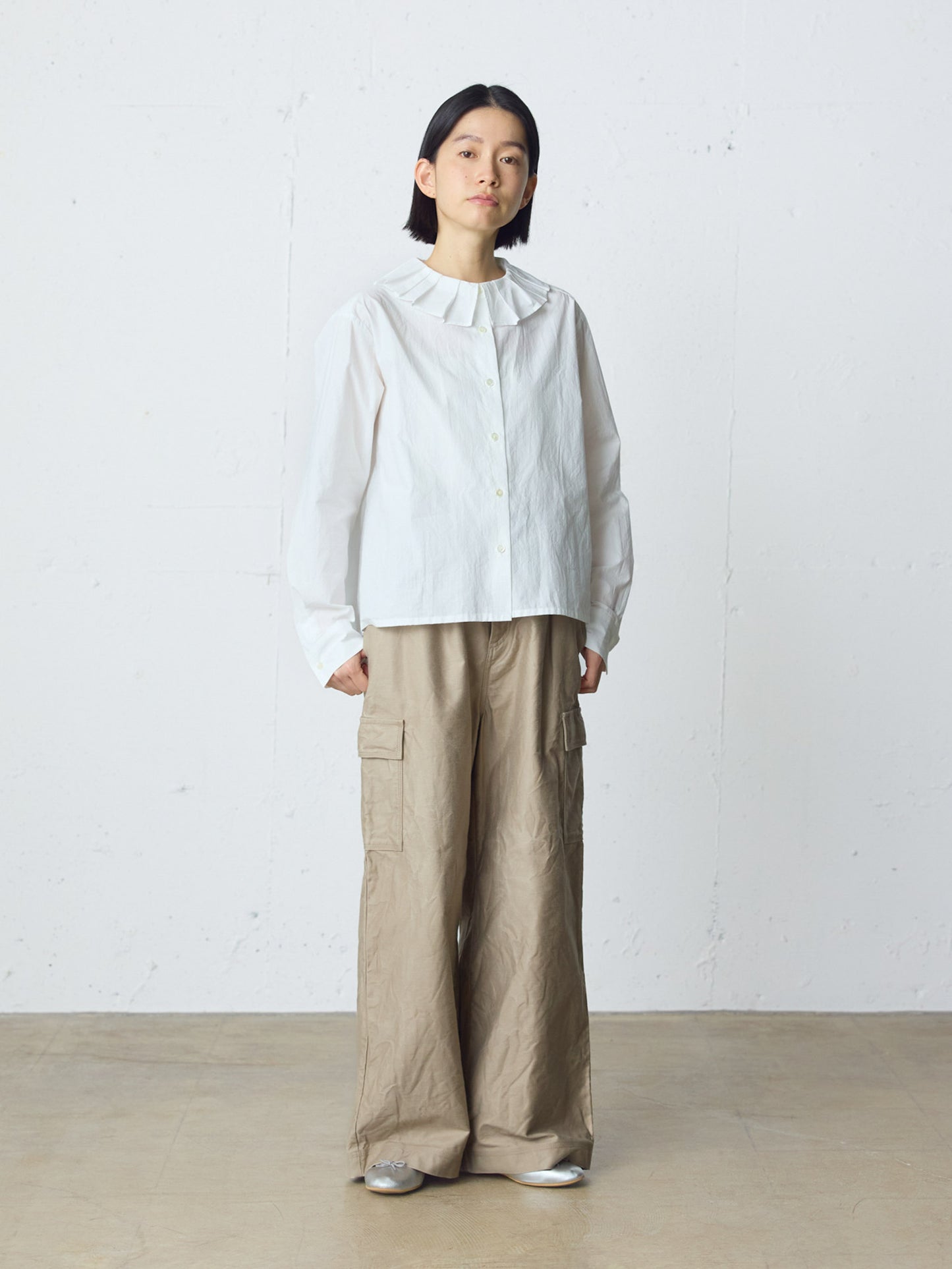 tuck collar shirt