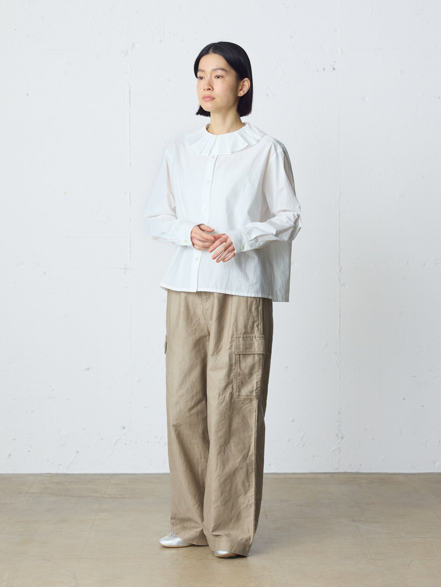 tuck collar shirt