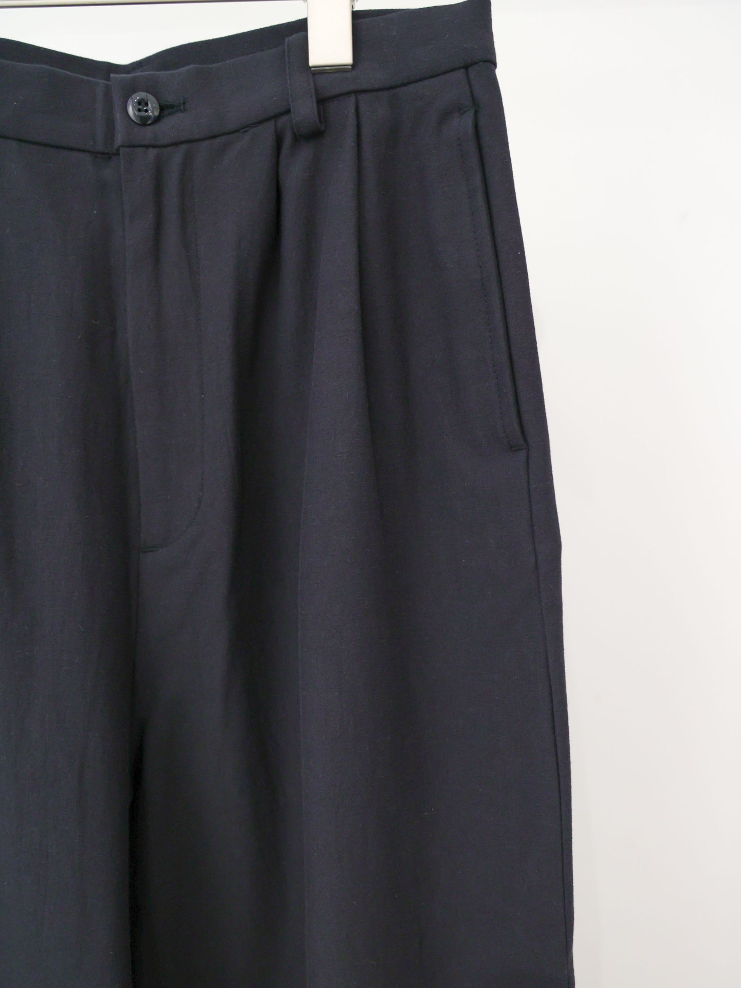 back satin 2tuck pants