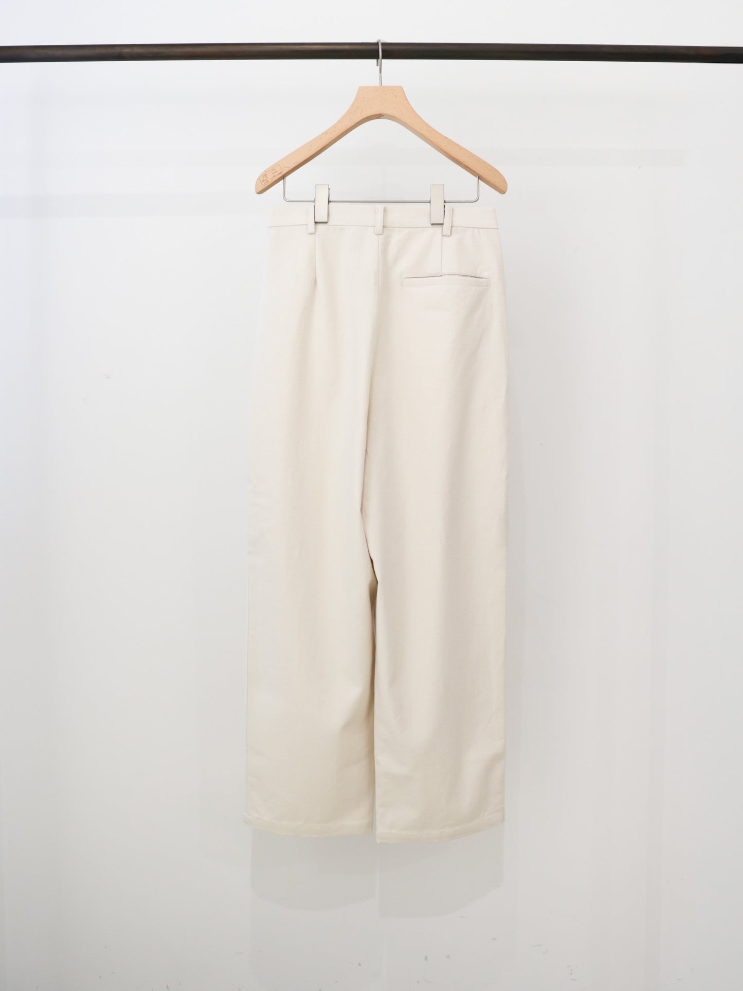 back satin 2tuck pants