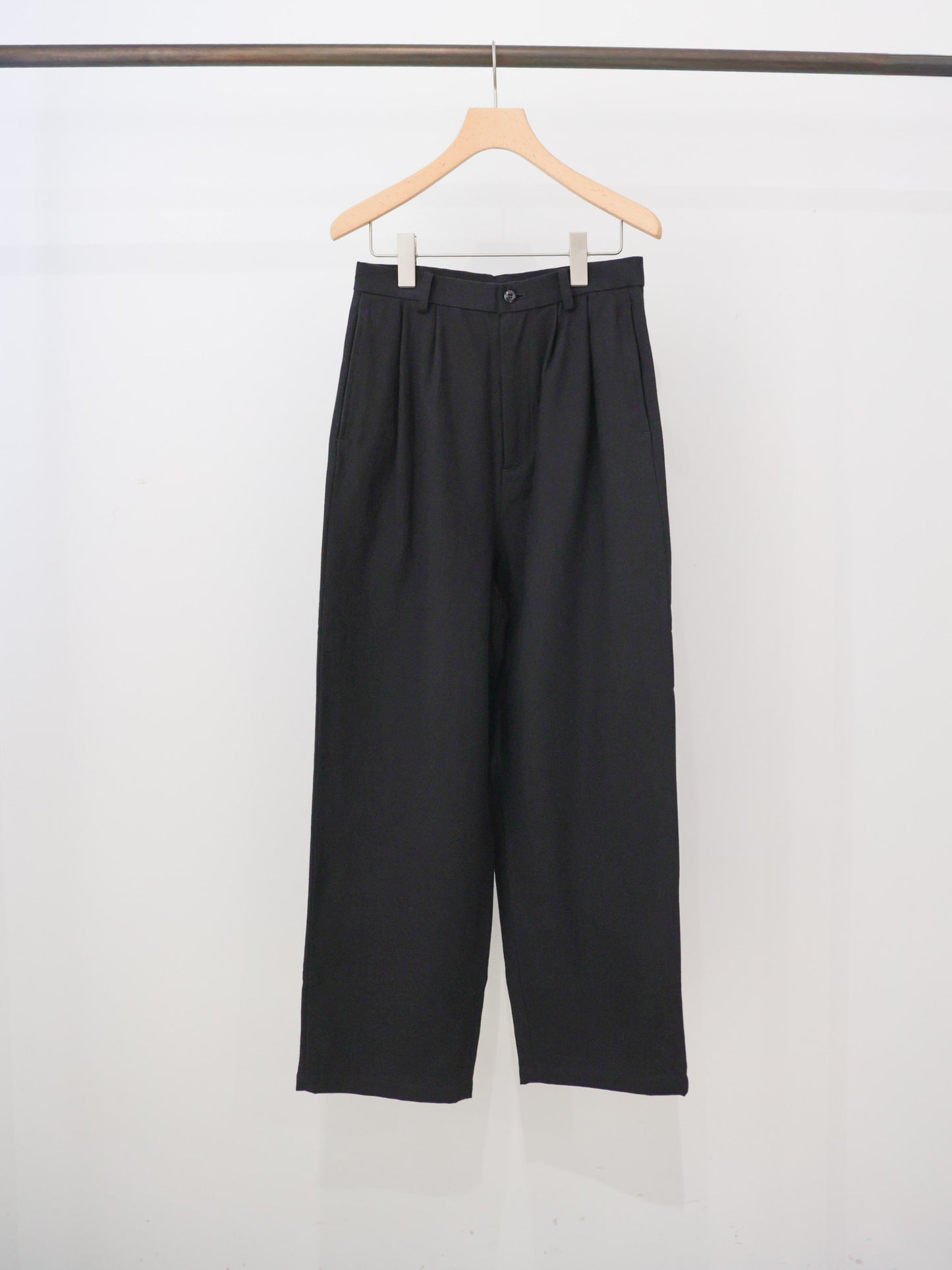 back satin 2tuck pants
