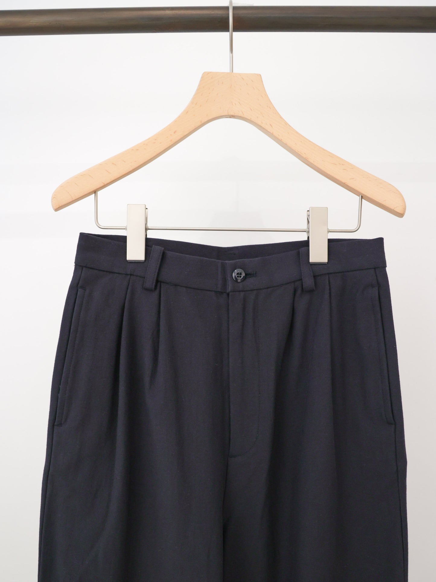 back satin 2tuck pants