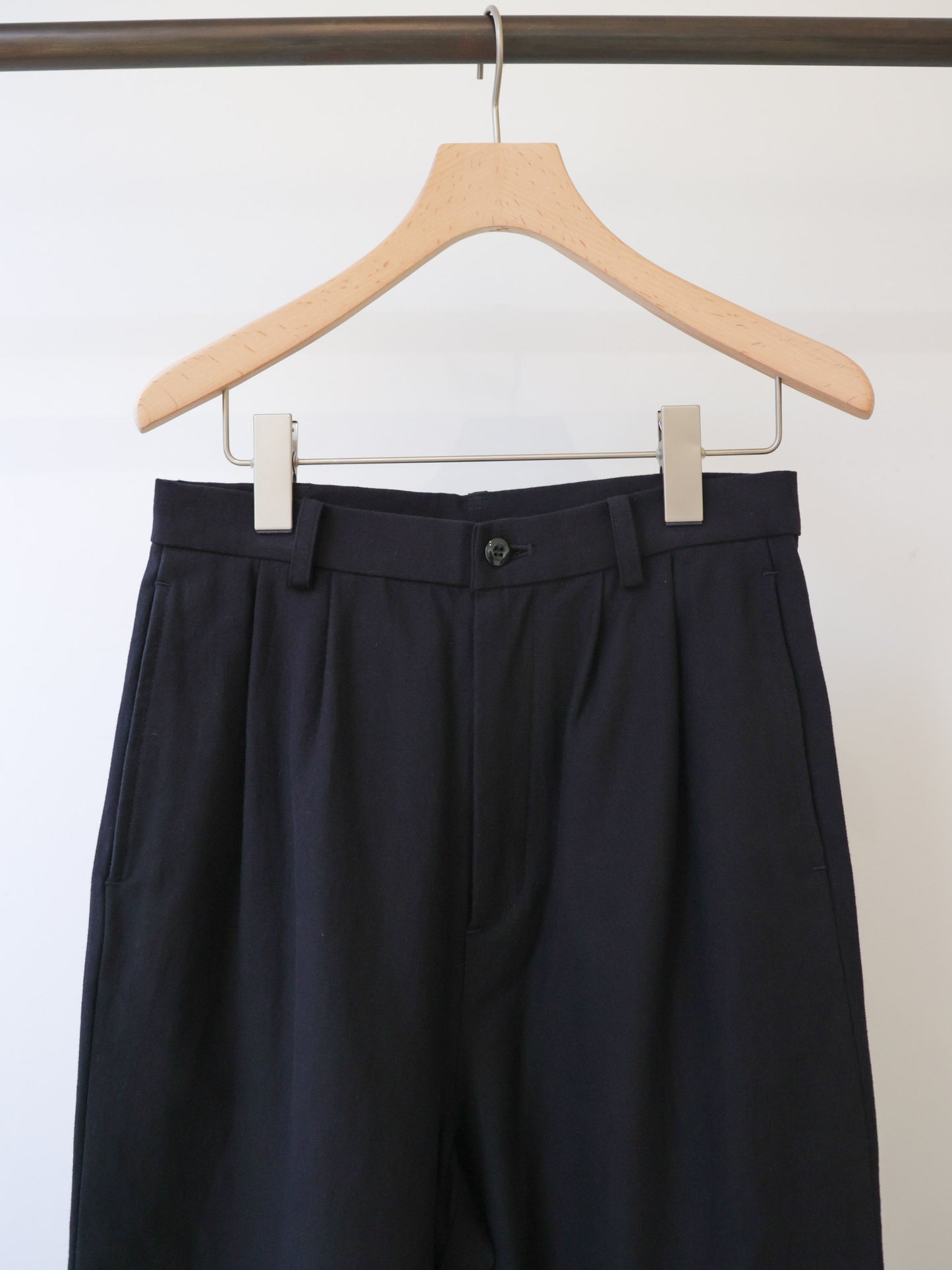 back satin 2tuck pants