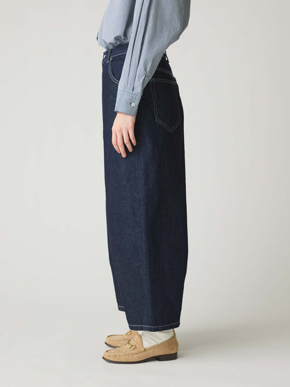 hi-waist curved denim