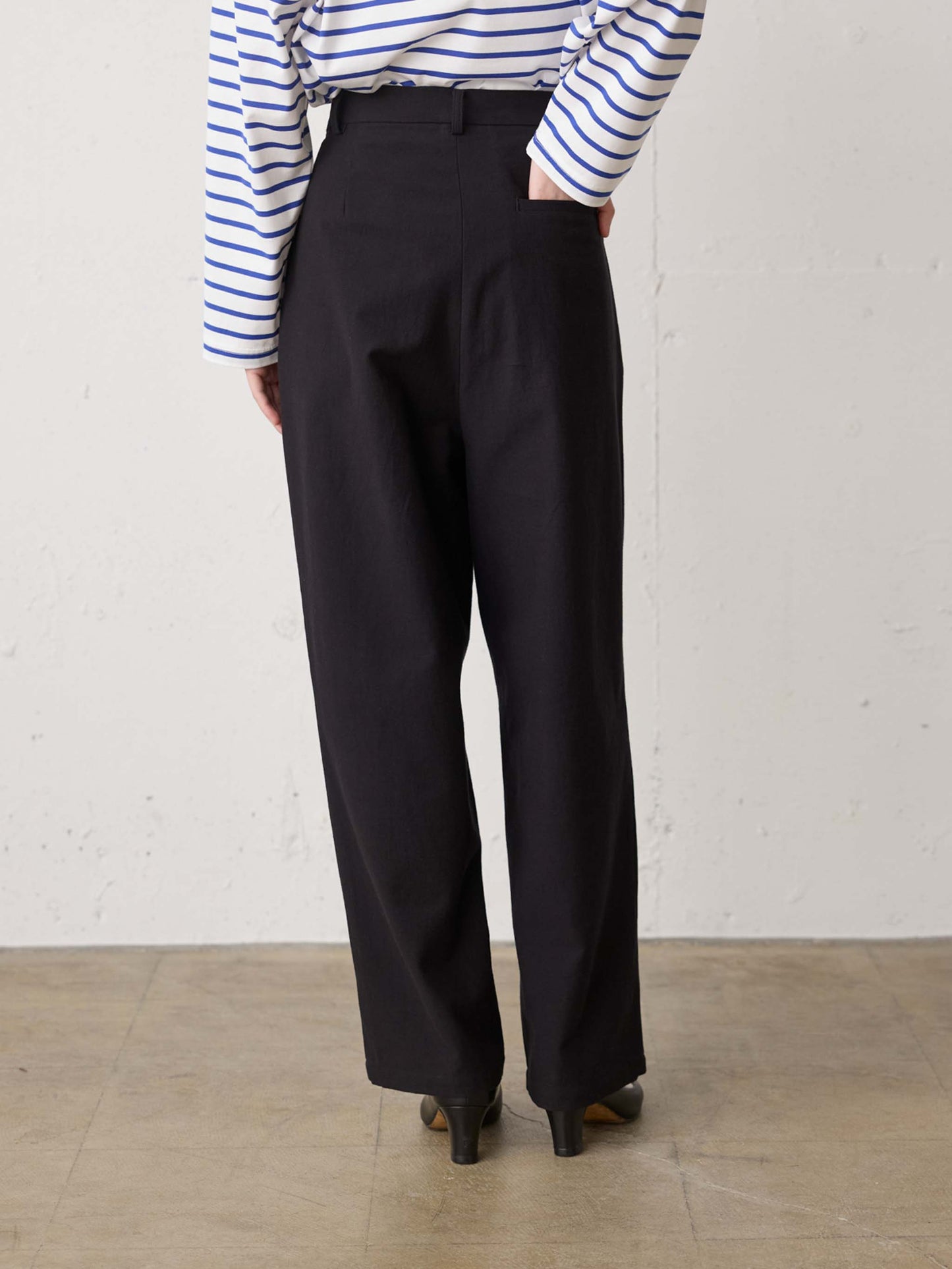 back satin 2tuck pants