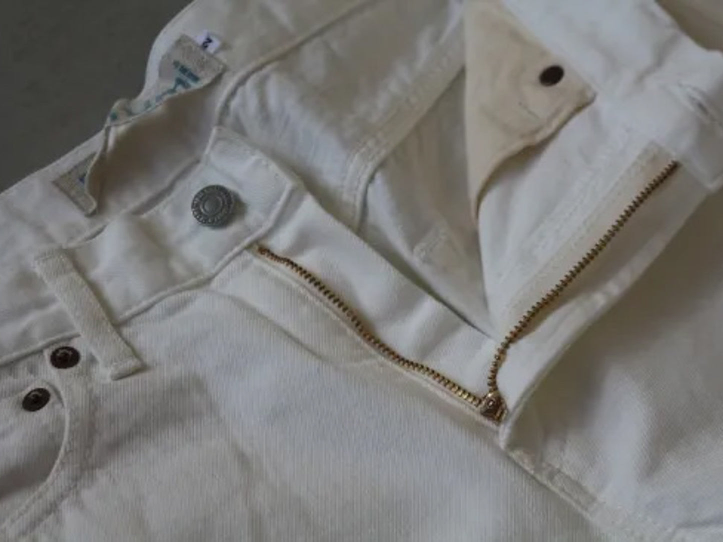 4/5 length white denim pants