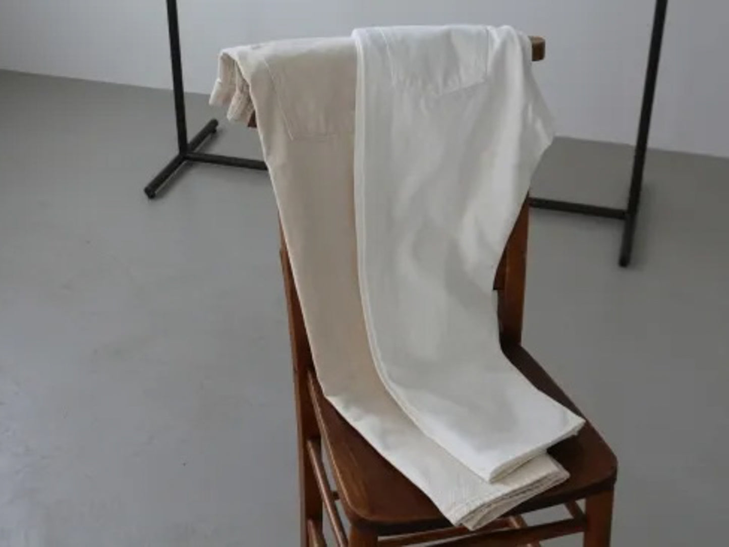 4/5 length white denim pants