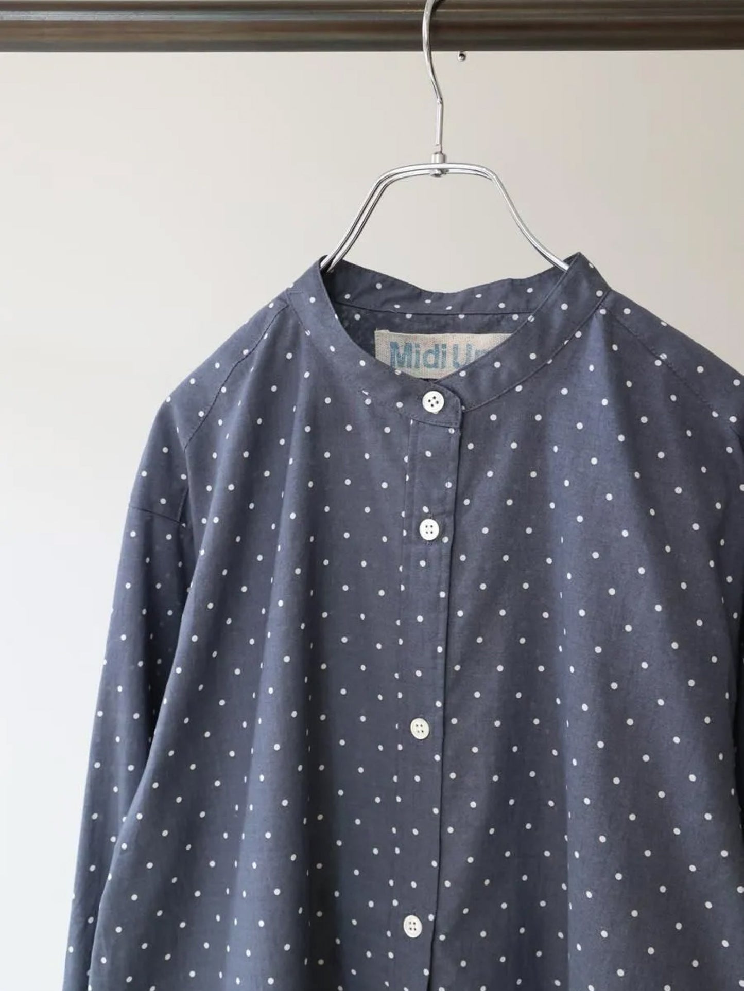 dots band collar shirt
