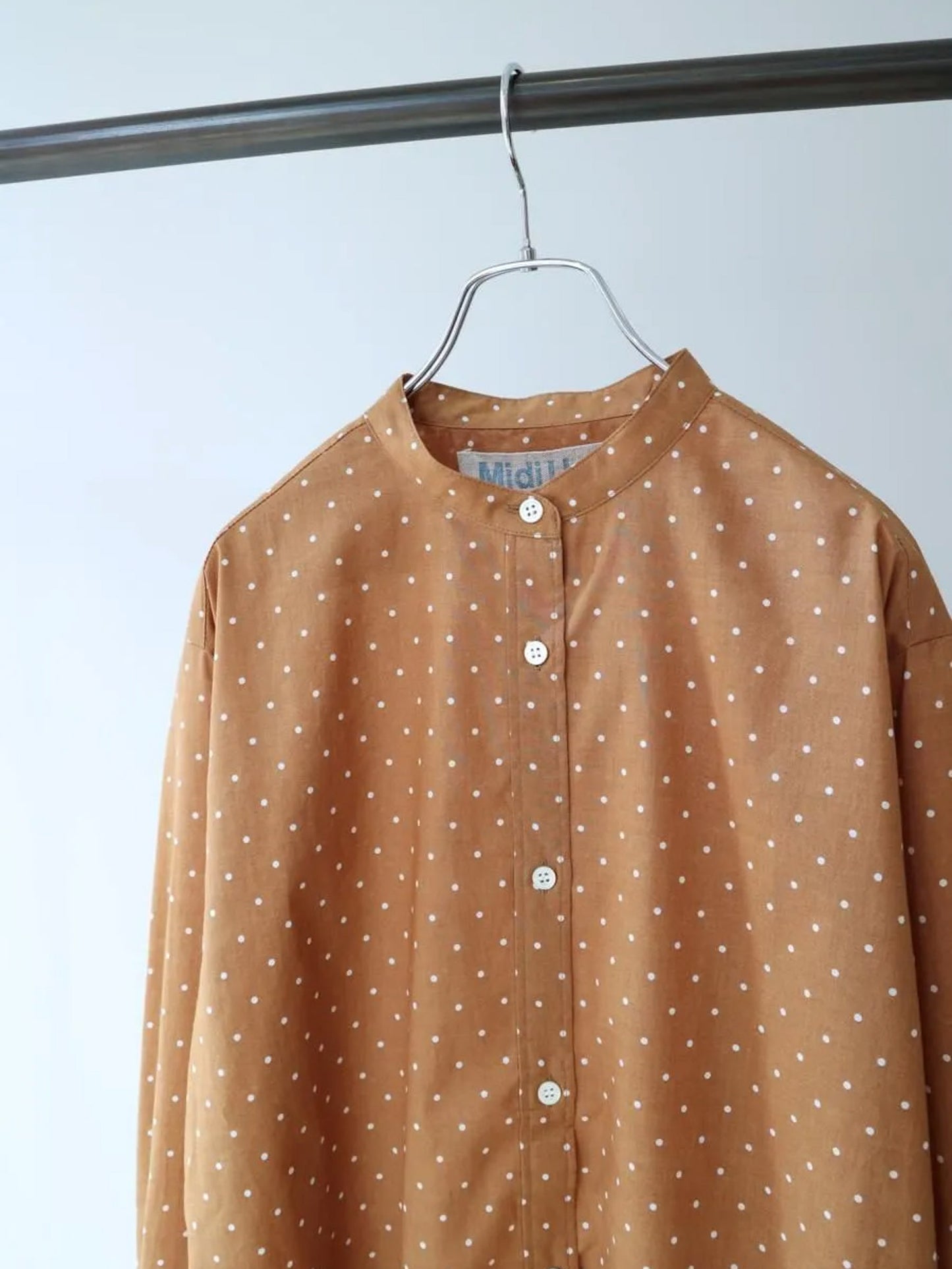 dots band collar shirt