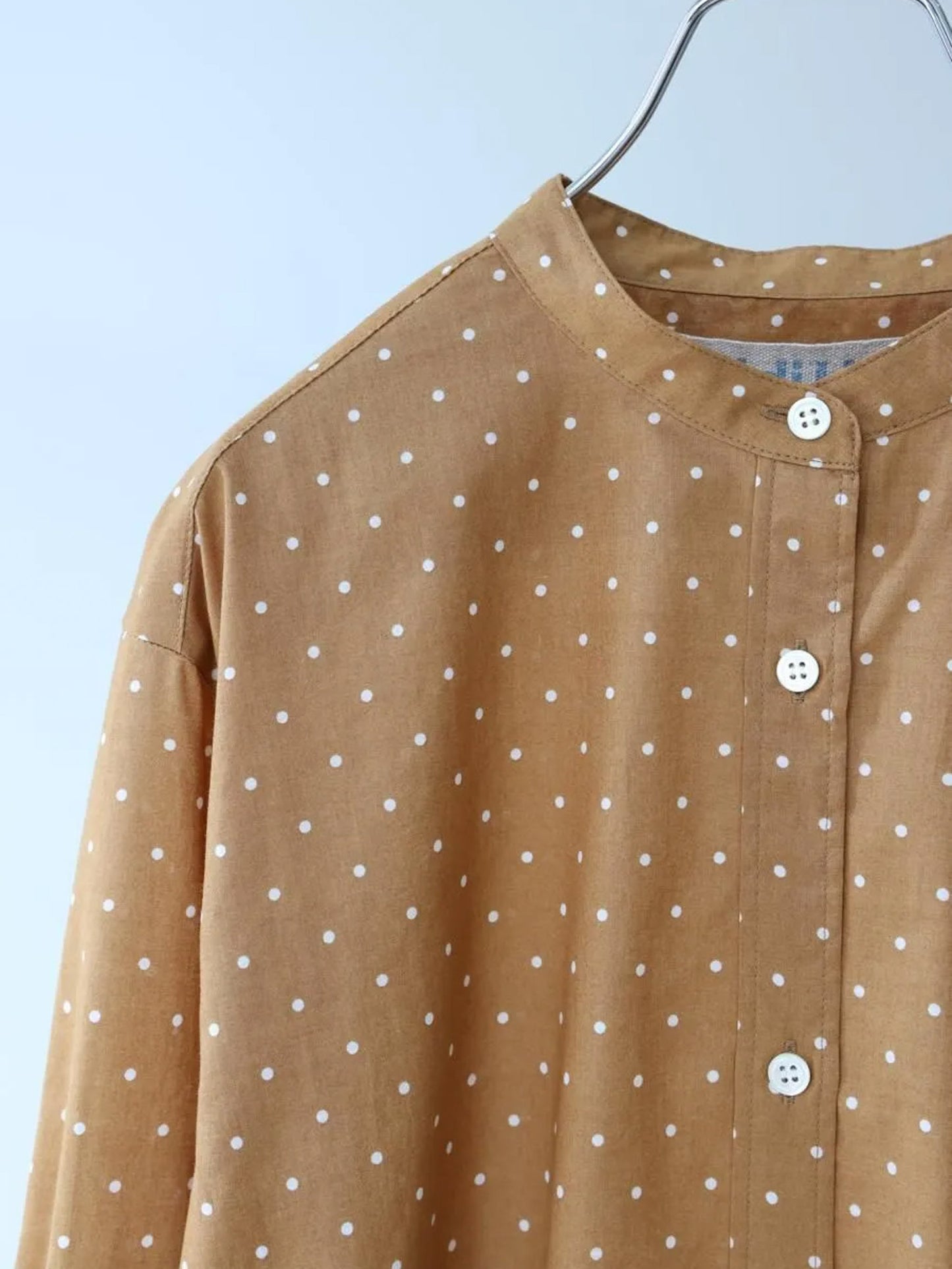 dots band collar shirt