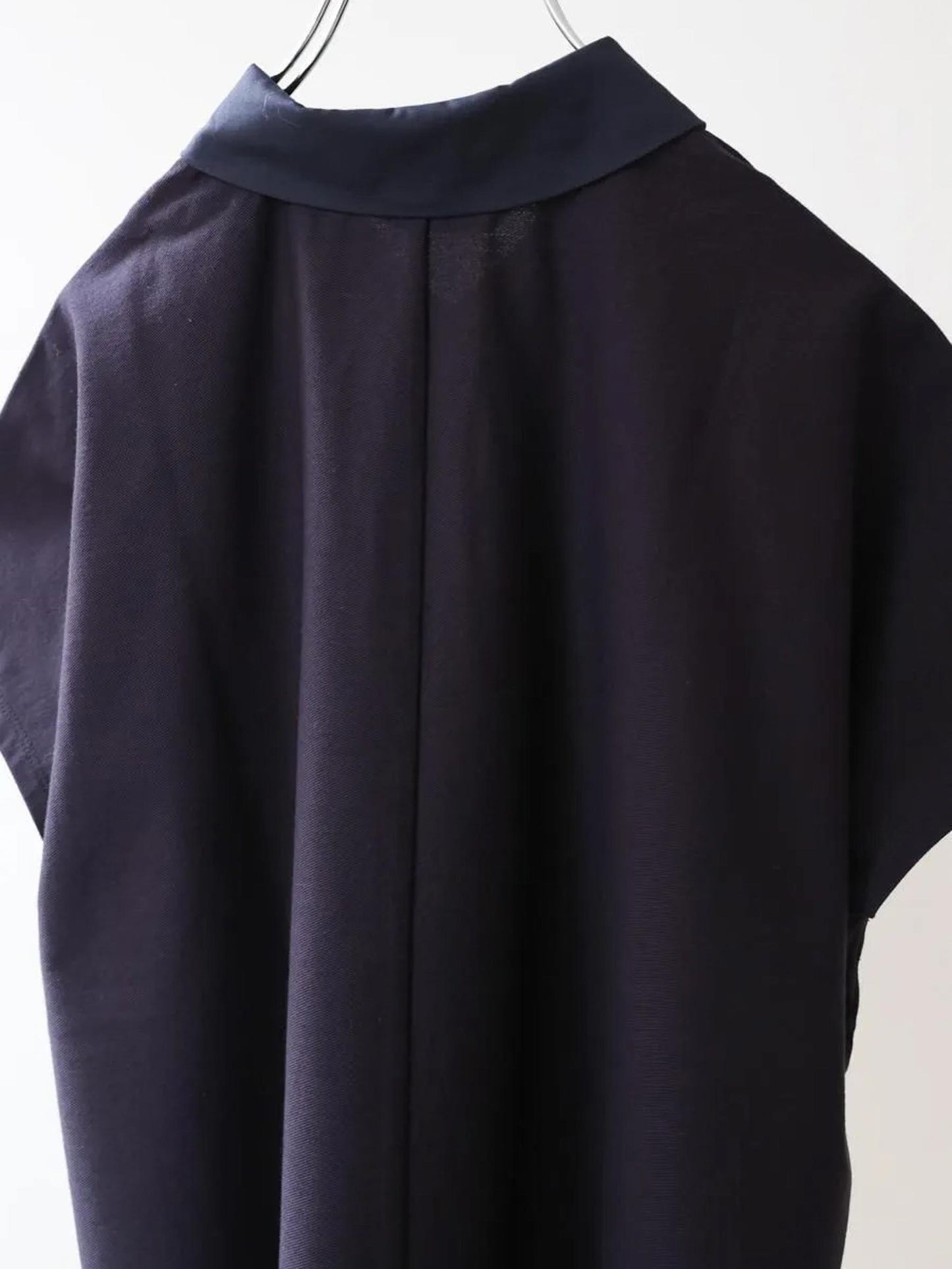 polo no sleeve pullover