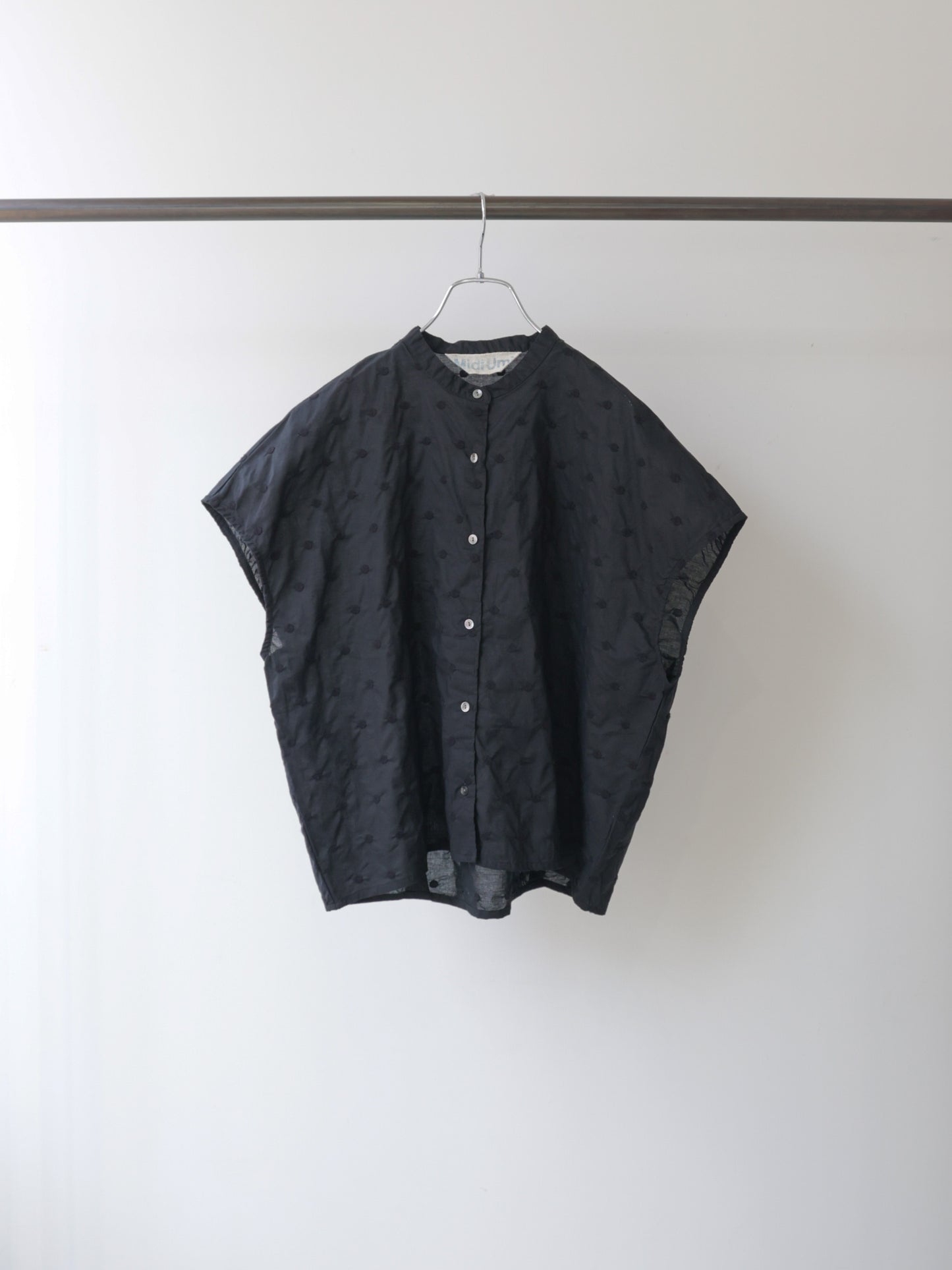 dots shirt nosleeve