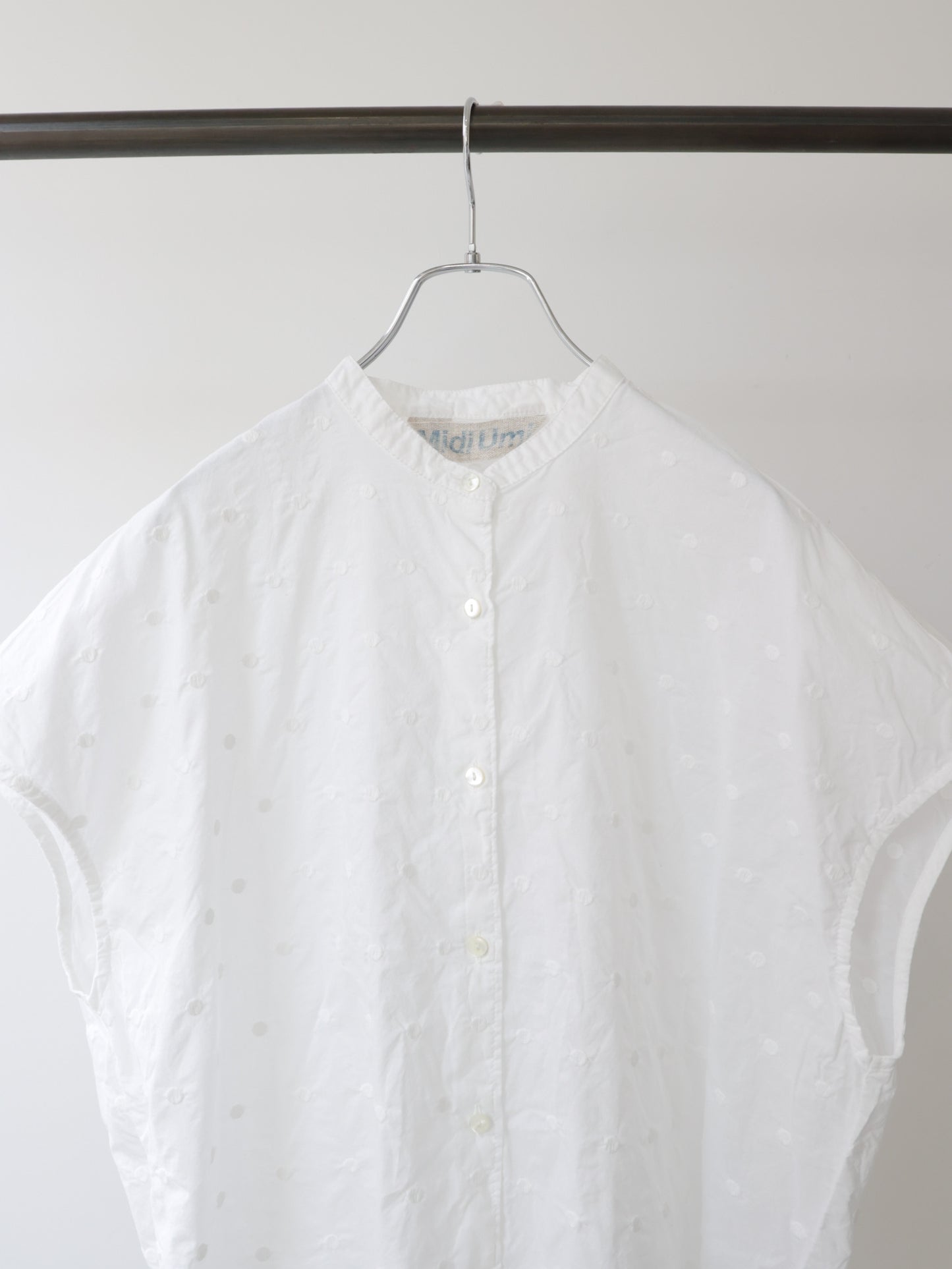 dots shirt nosleeve