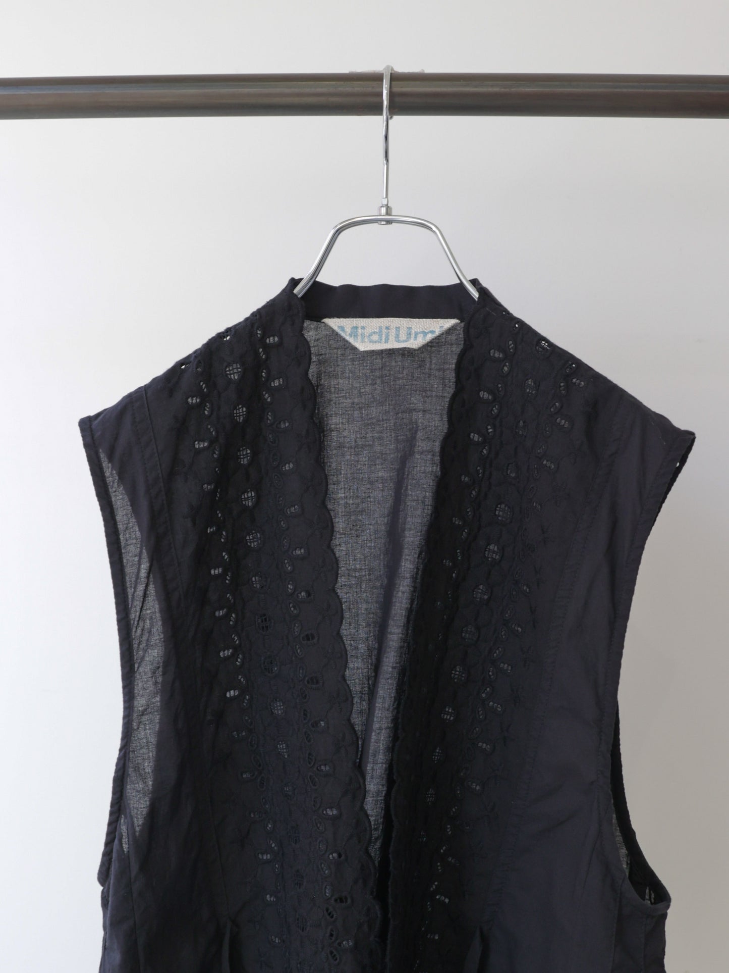 lace side tuck vest