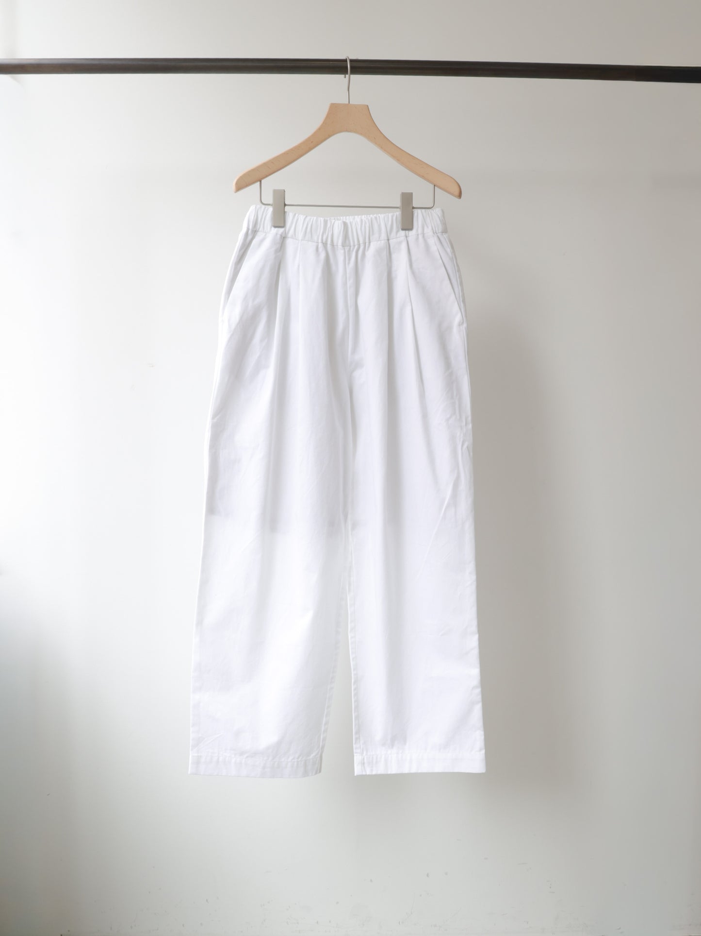 color tuck easy pants