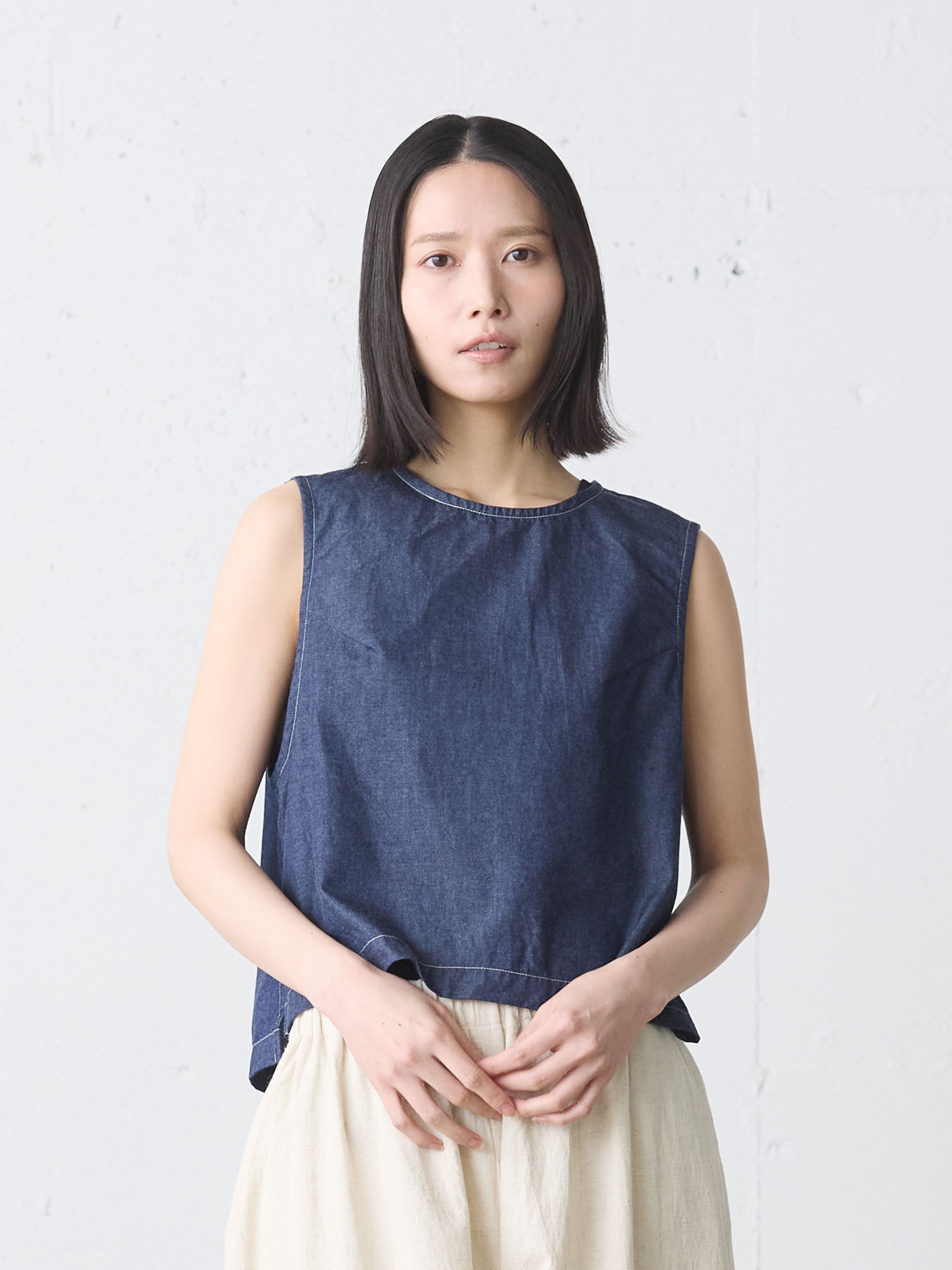 compact denim vest