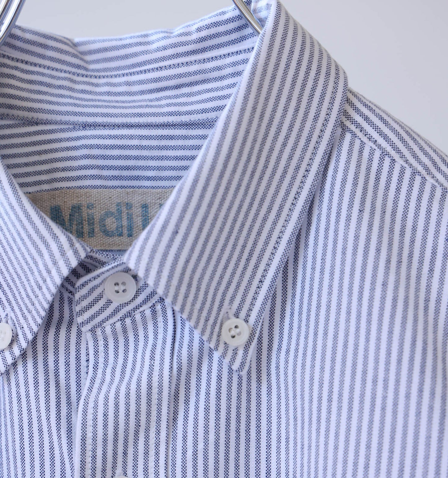 【A】button down shirt