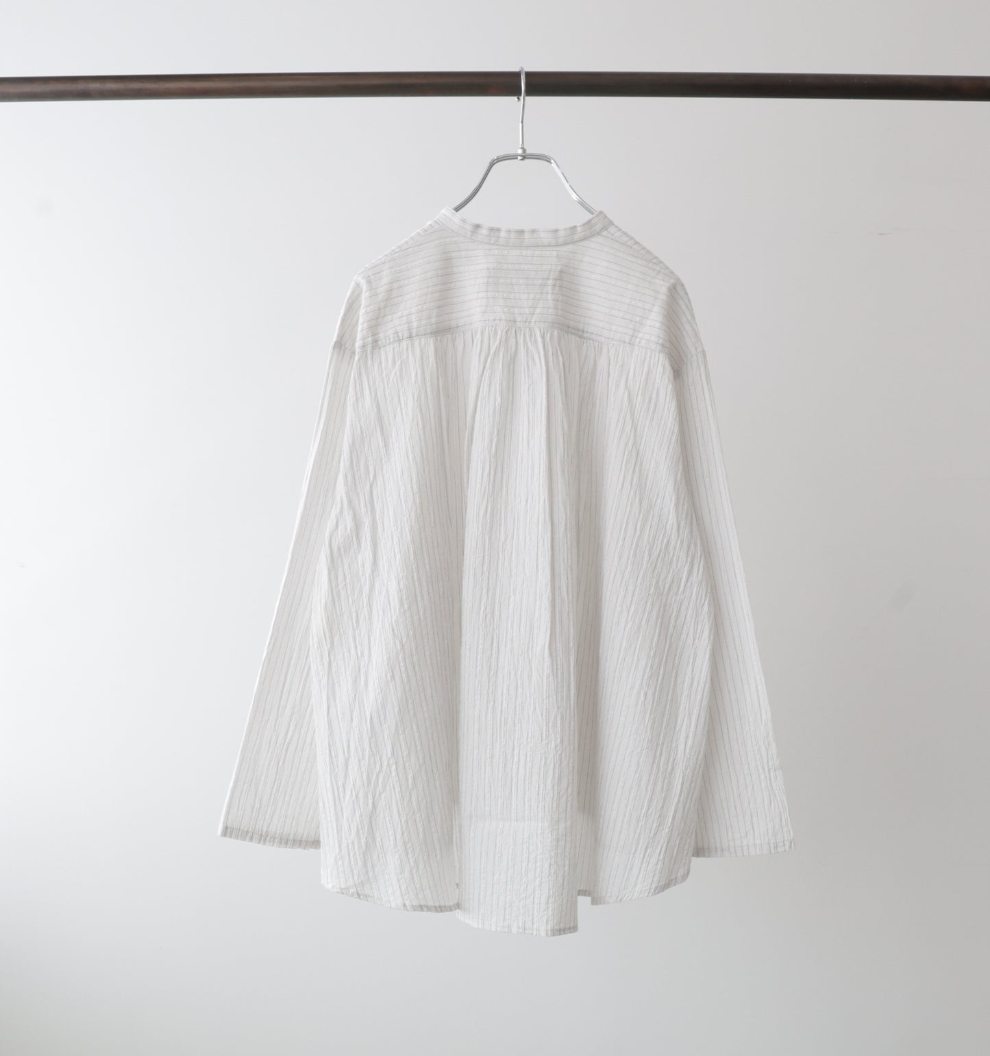 【A】sheer stripe back gather shirt