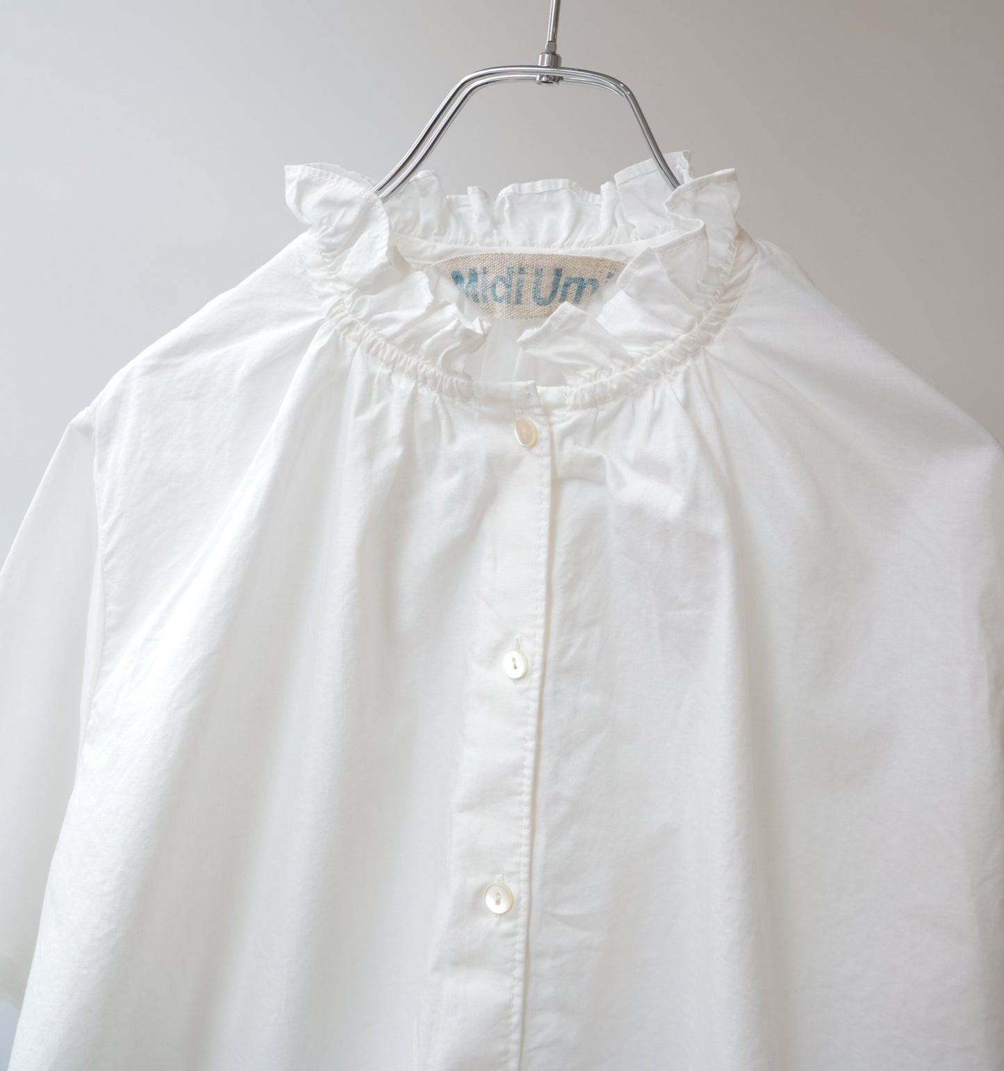 【A】chambray frill shirt