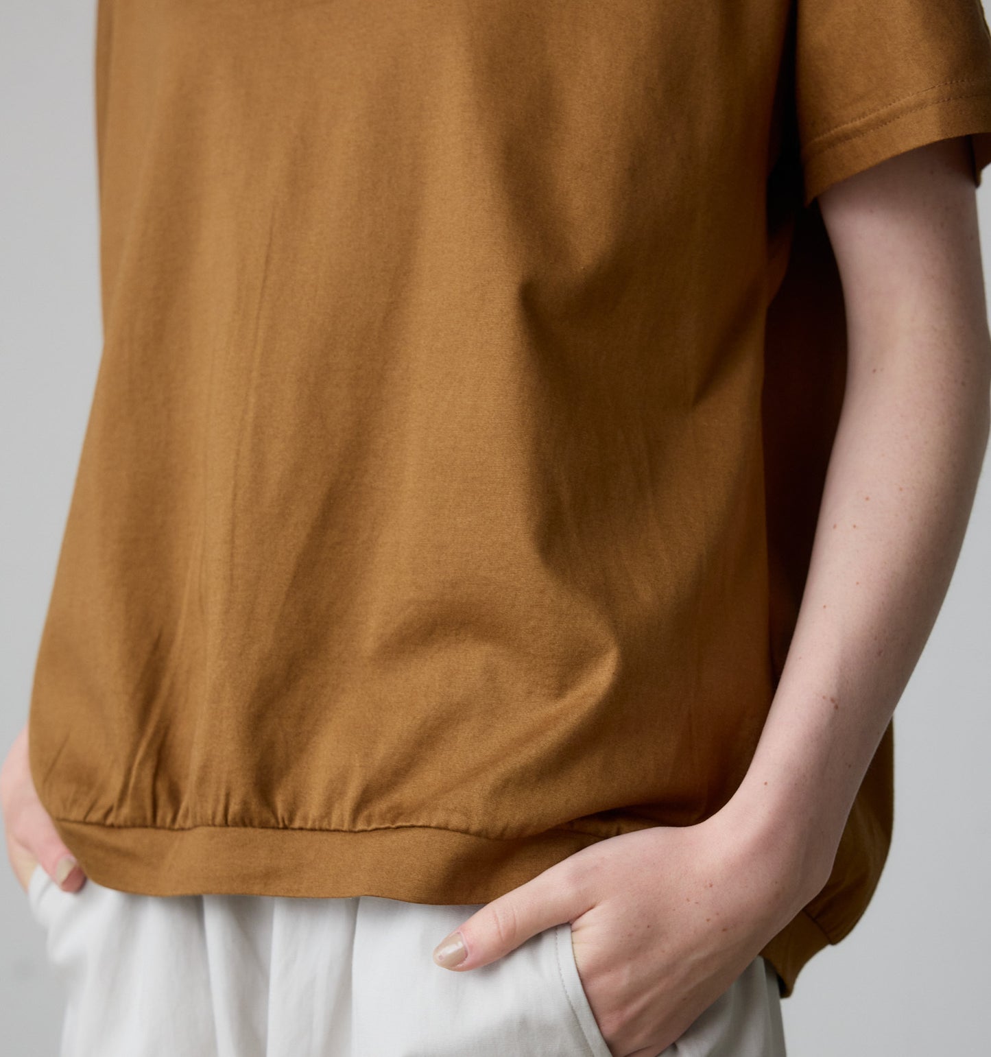 【A】gathered dolman sleeve pullover