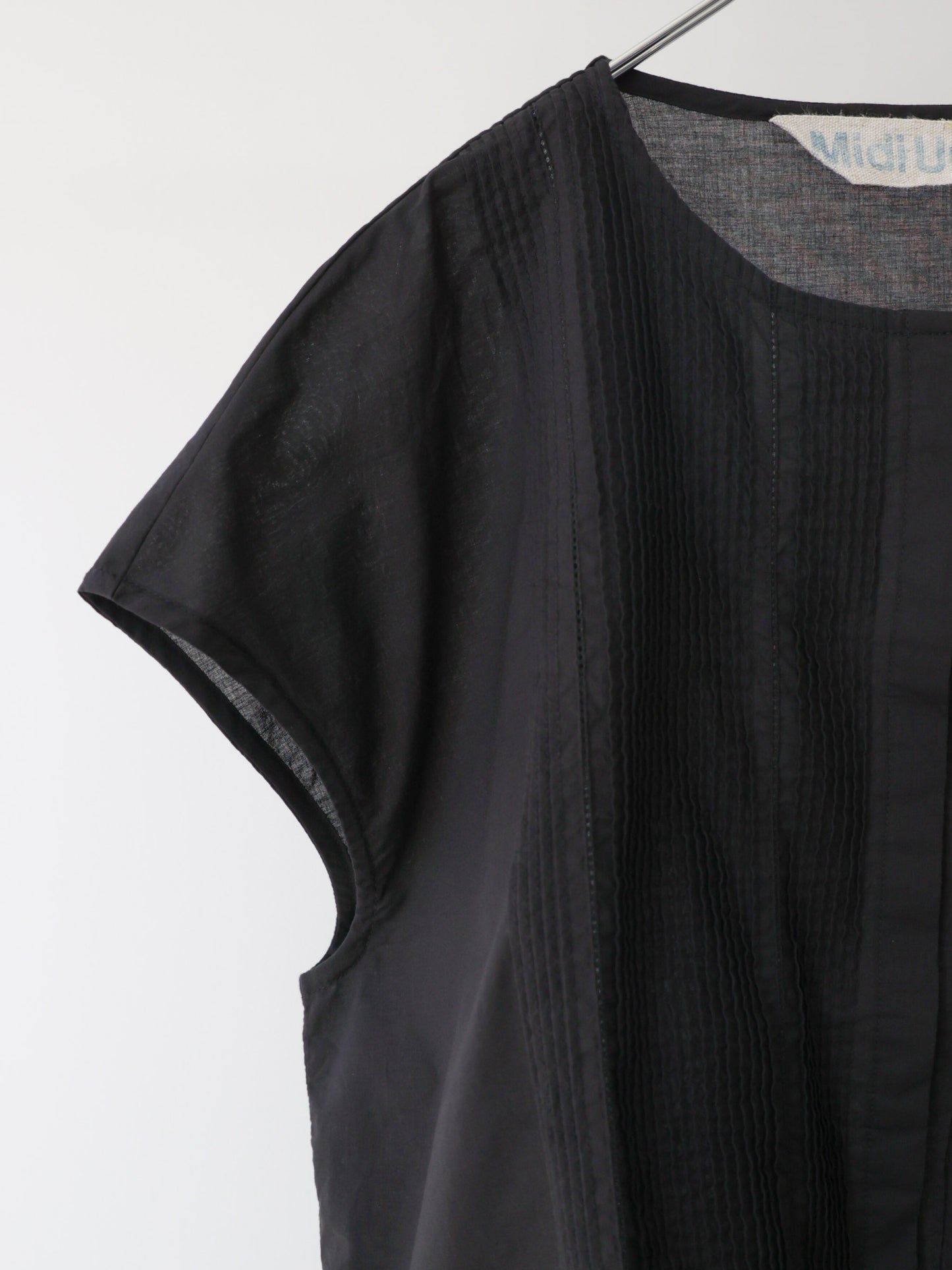 pin tuck N/S shirt
