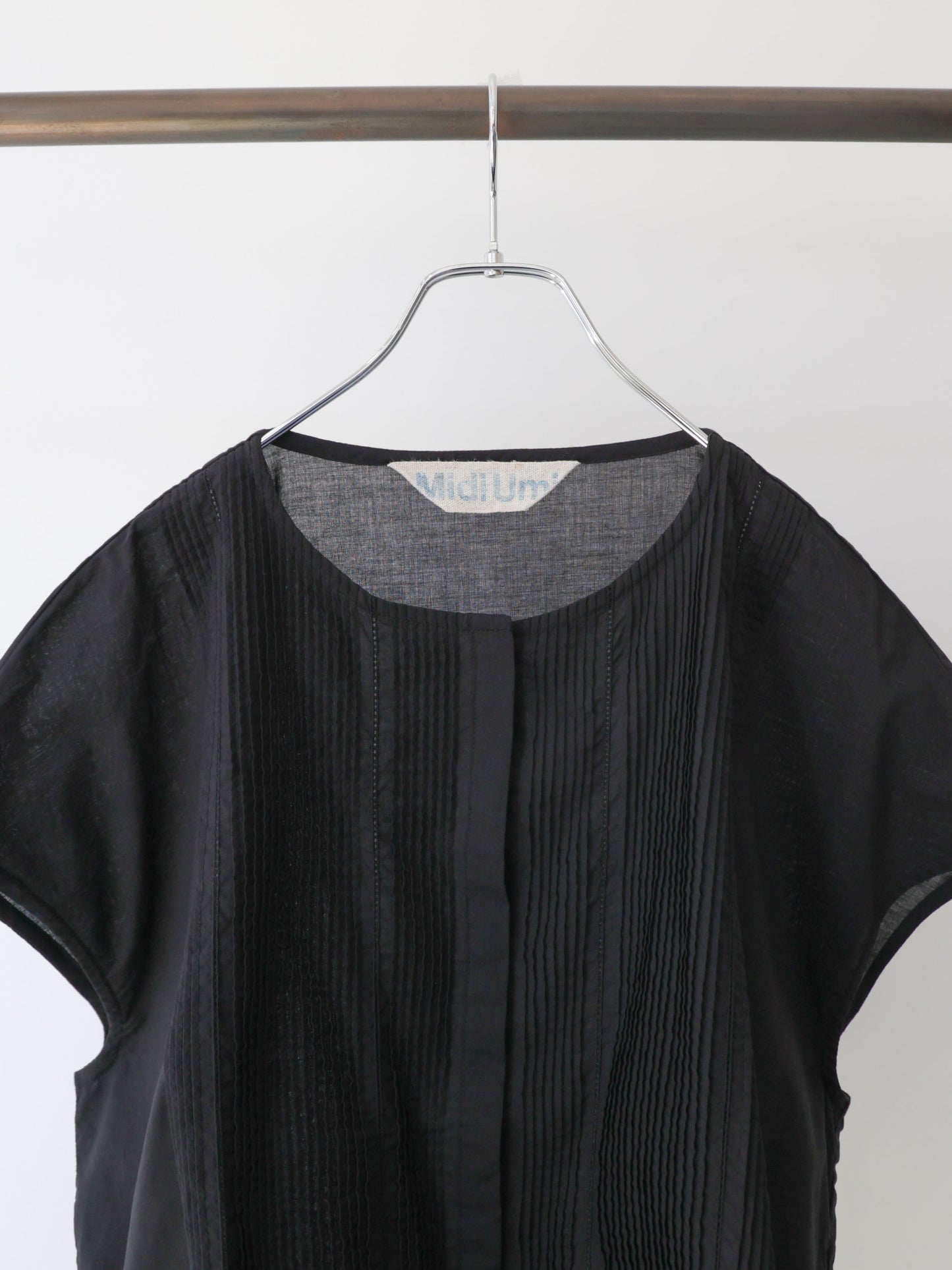 pin tuck N/S shirt