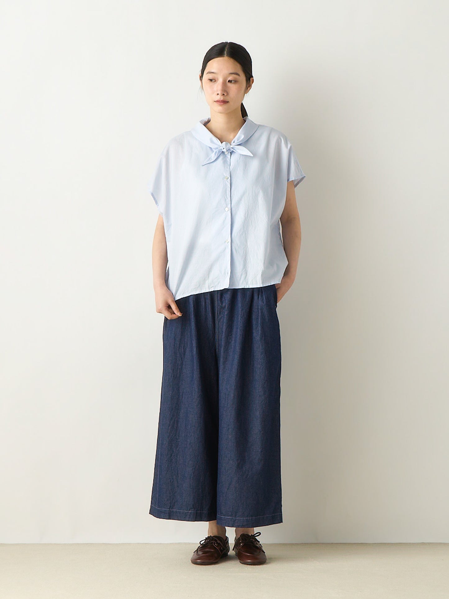 scarf like nosleeve shirt