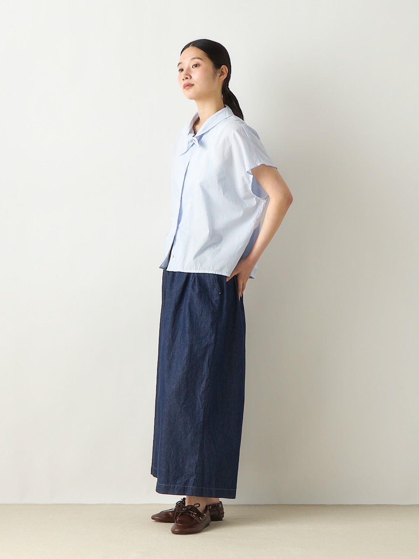 scarf like nosleeve shirt