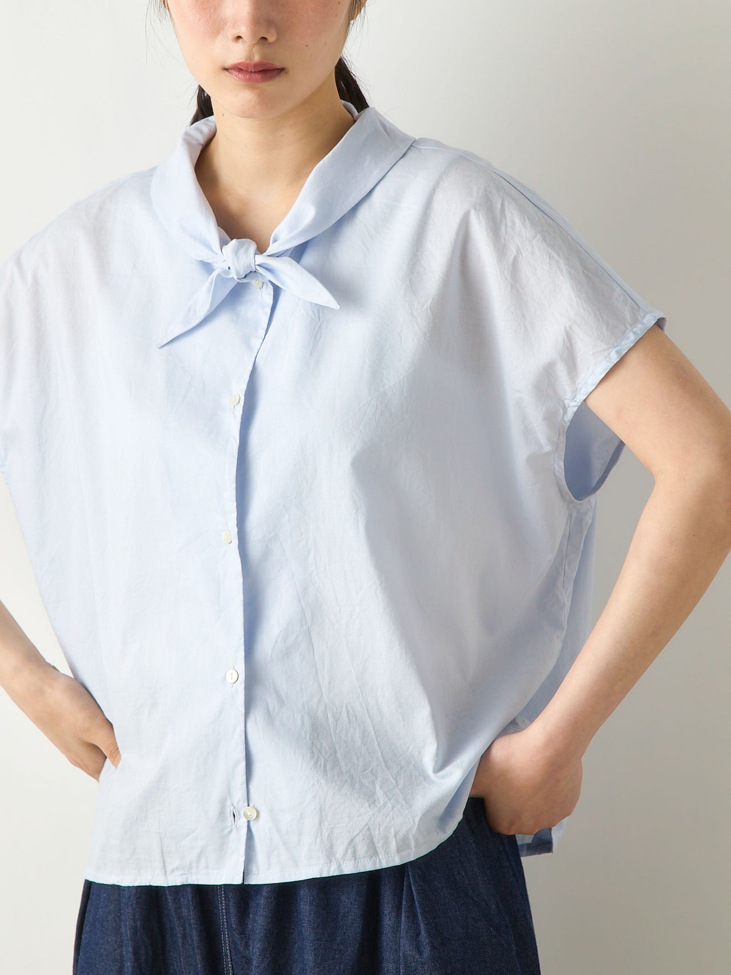 scarf like nosleeve shirt