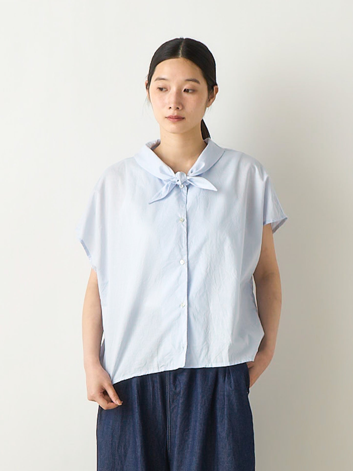 scarf like nosleeve shirt
