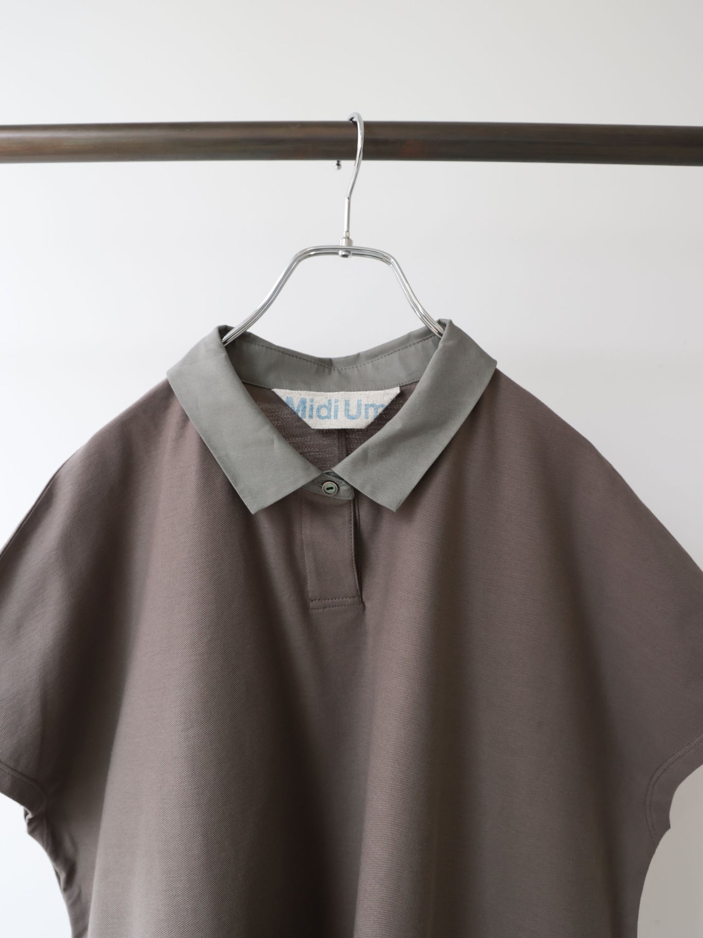 polo no sleeve pullover