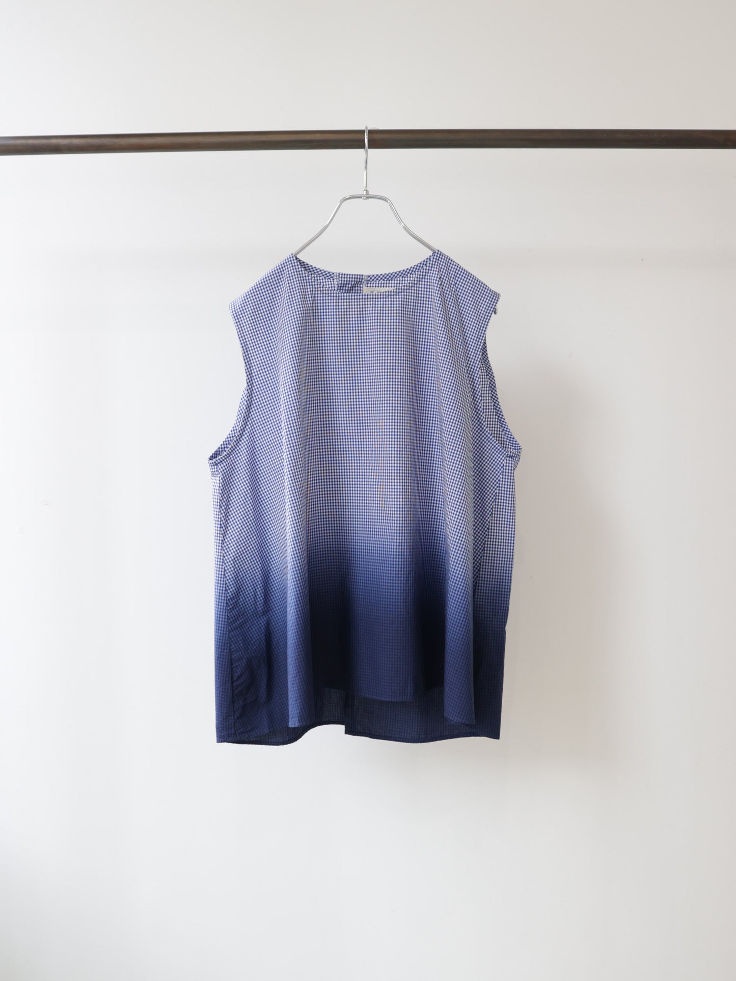 gradation dye nosleeve shirt