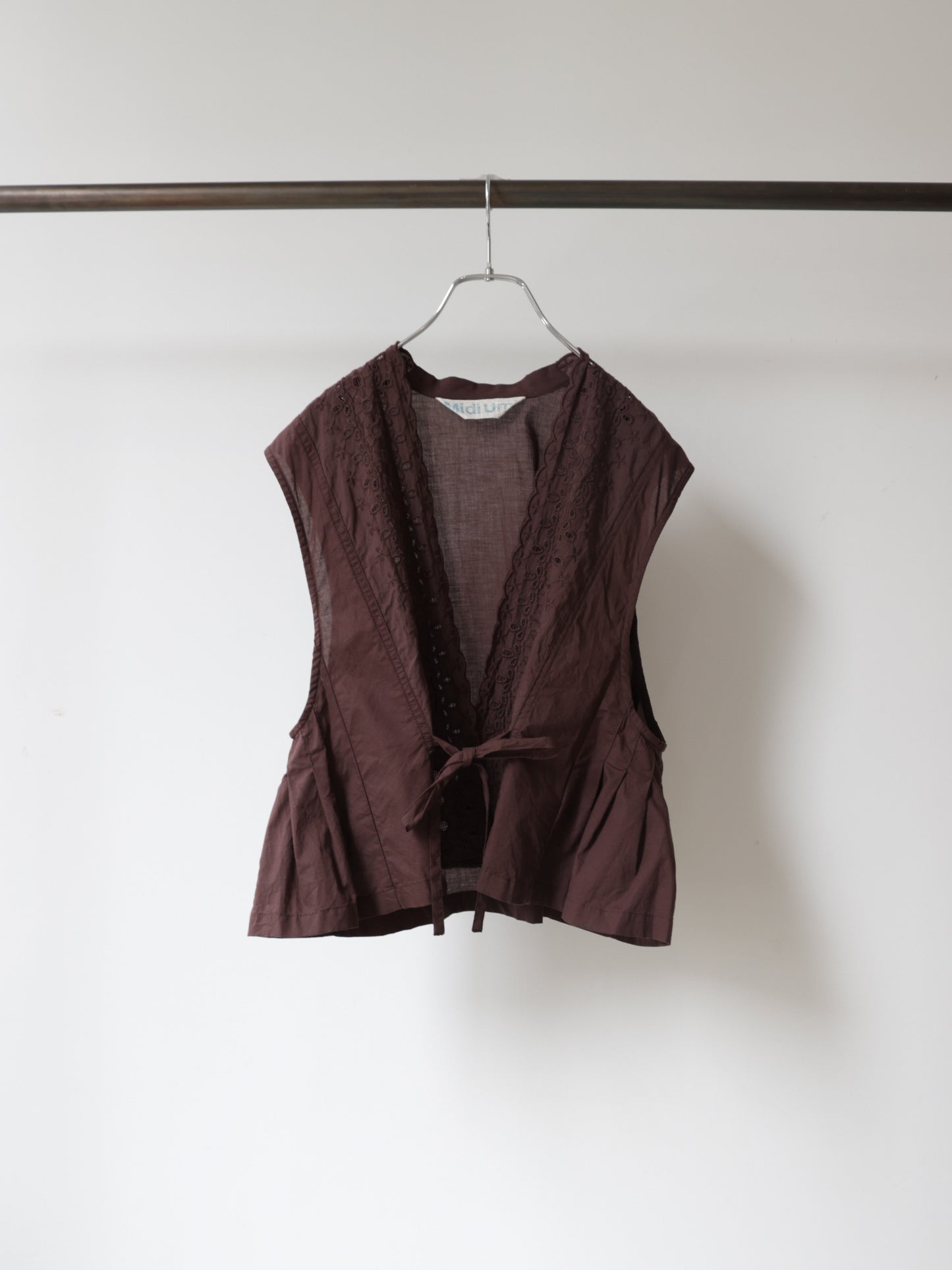 lace side tuck vest