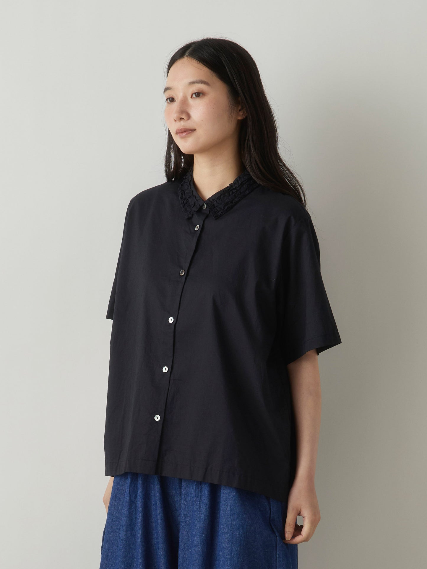 frill collar shirt