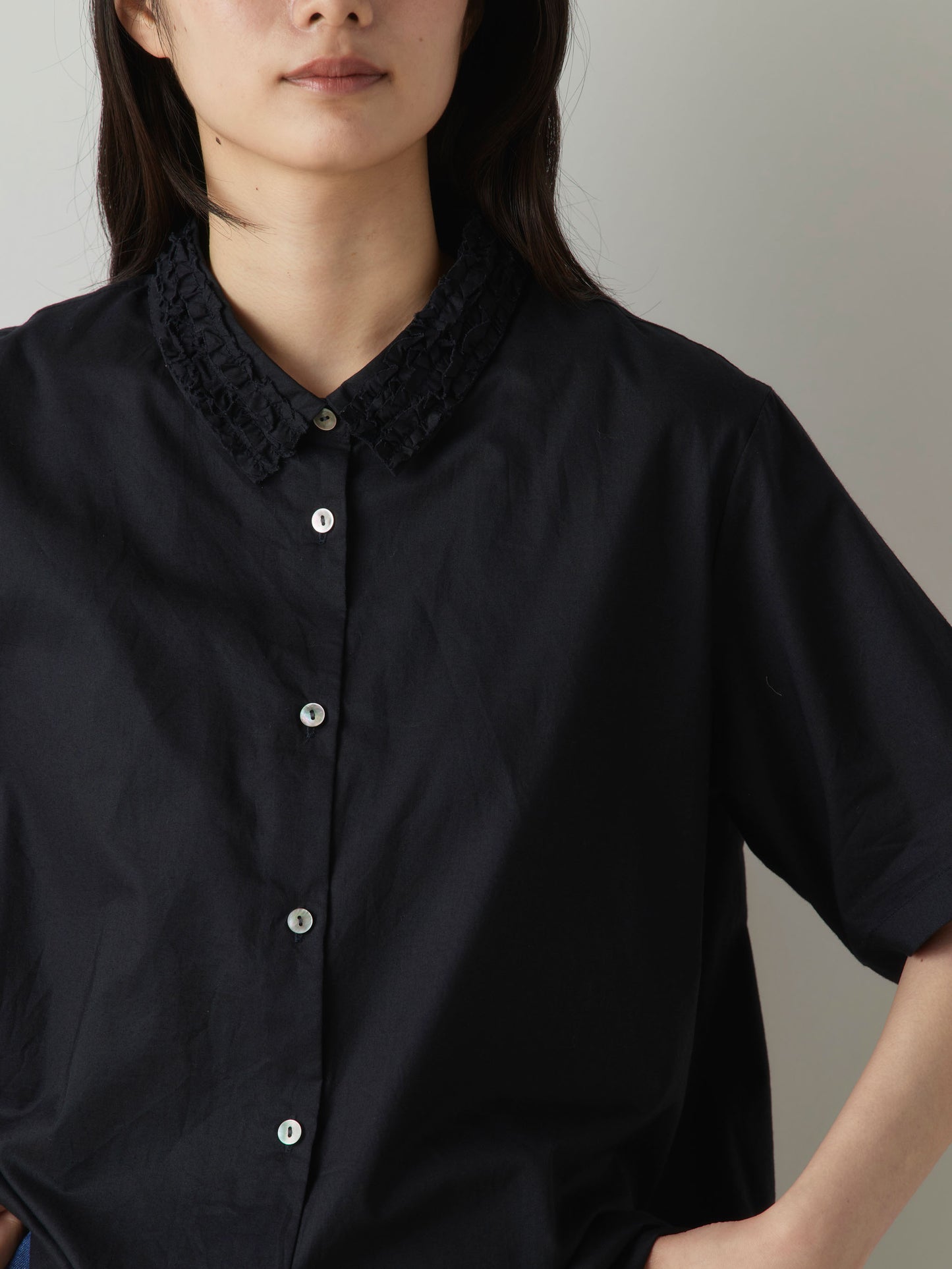 frill collar shirt